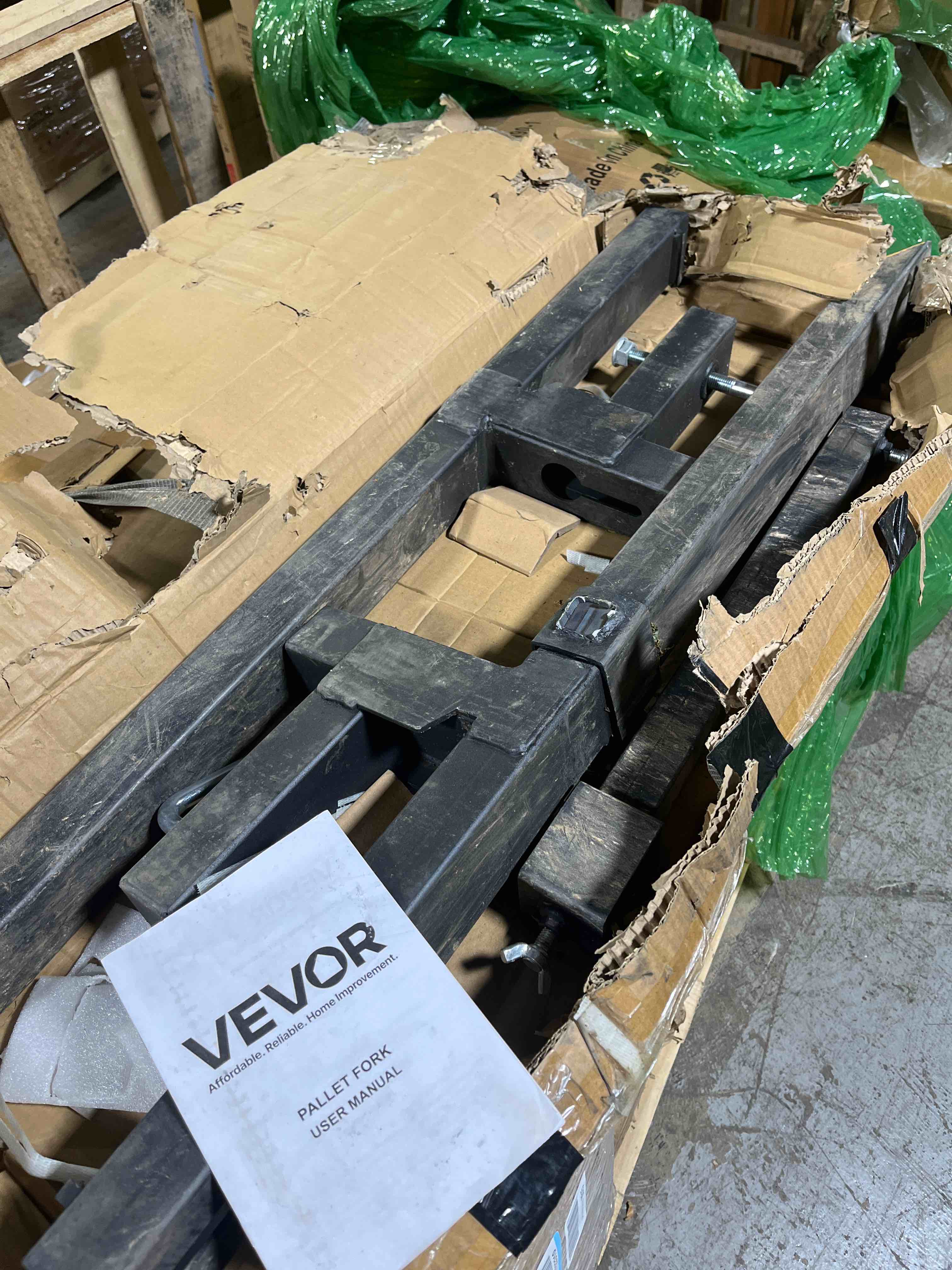 Condition photo showing Good Condition for vevor pallet forks, 2000 lbs clamp on pallet forks 43" total length, tractor bucket forks with adjustable stabilizer bar, heavy duty pallet forks for tractor attachments, skid steer, loader bucket