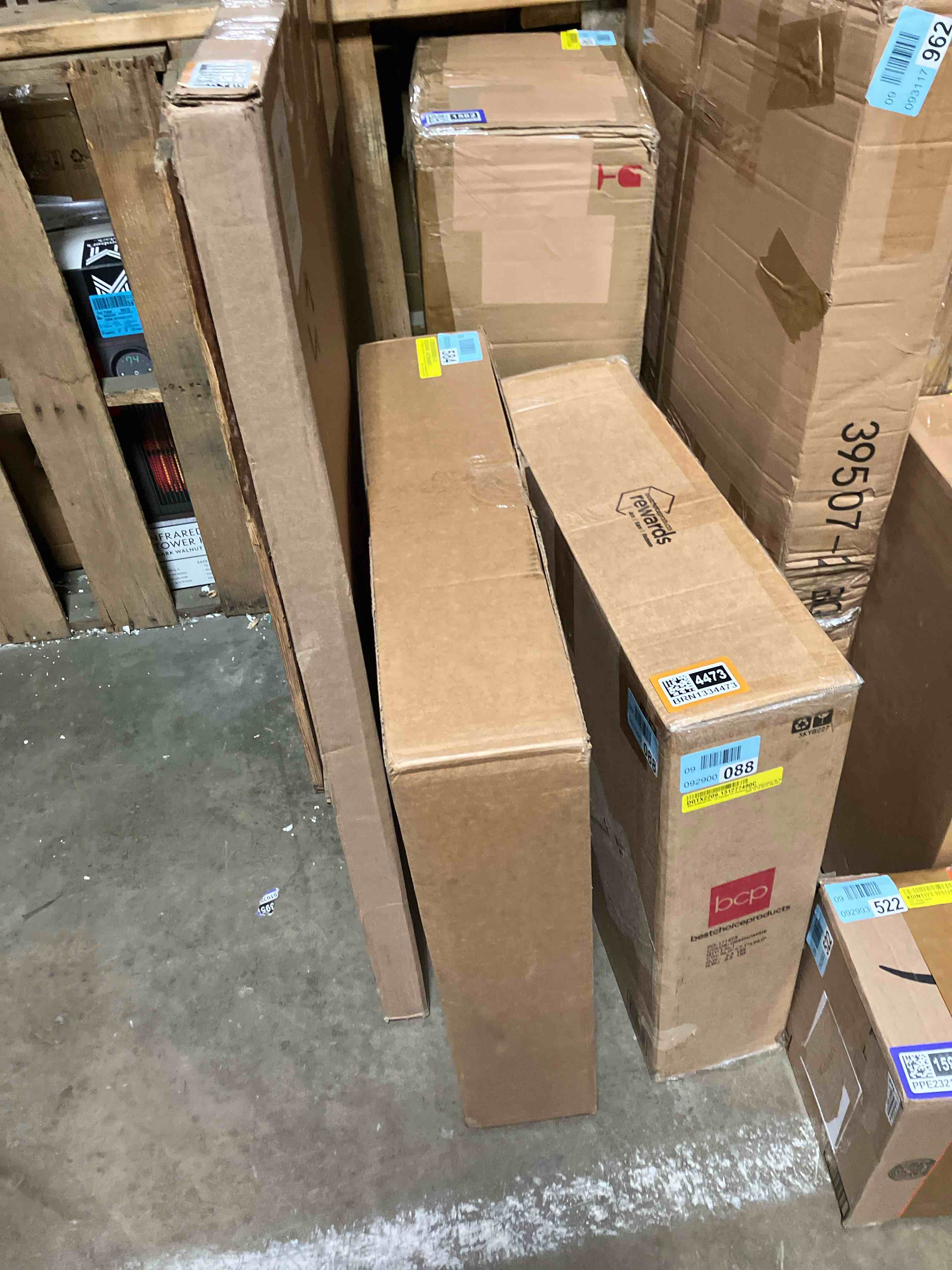 Condition photo showing New/Like New for Colorado Fir Artificial UnLit Wreath with 418 Realistic Blend 