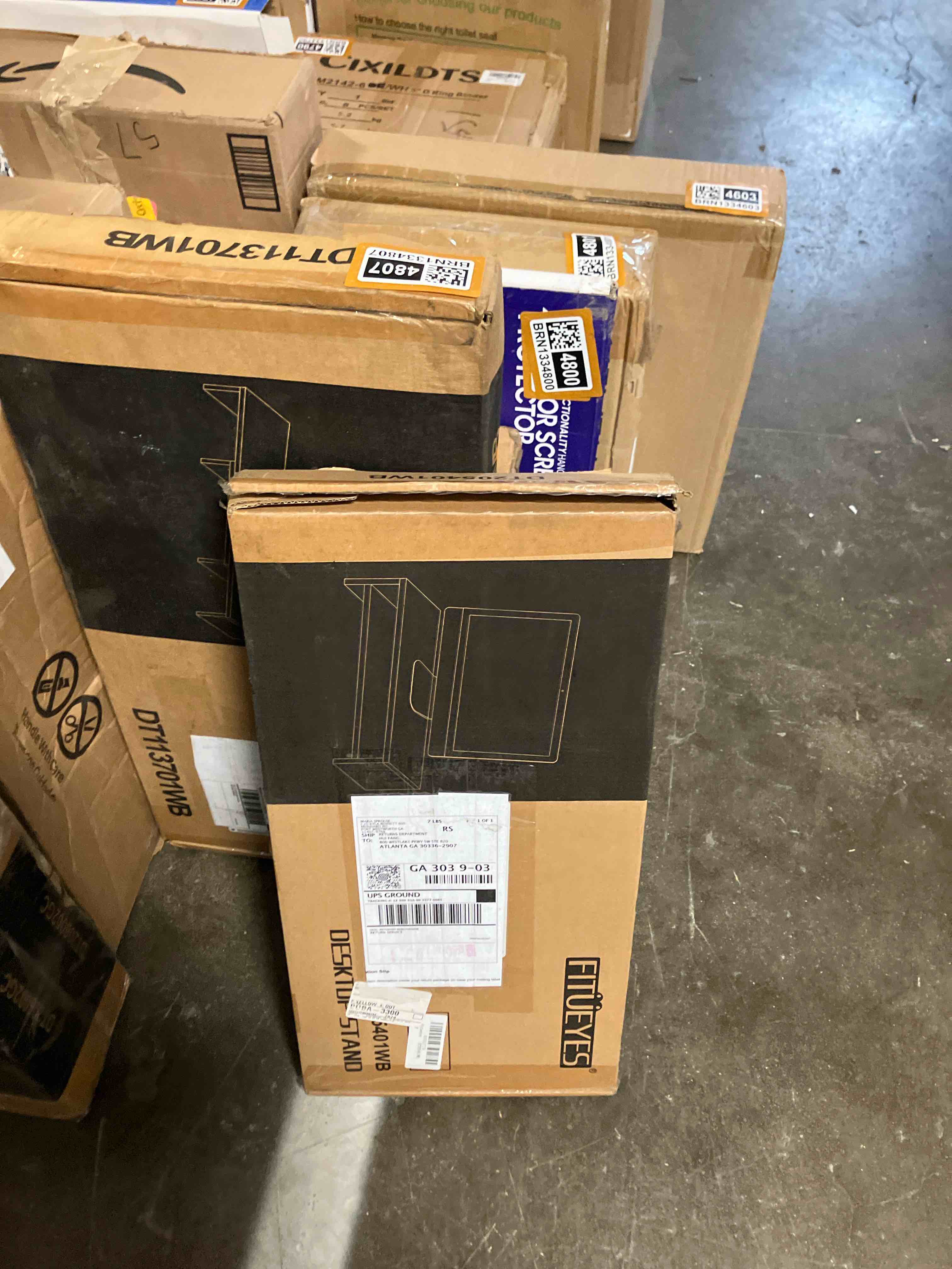 Condition photo showing New/Like New for FITUEYES Monitor Stand - 2 Tier Computer Monitor Riser with 16.7 Inch Shelf, Wood Desktop Stand for Laptop Computer Screen, Desk Organization, Office Supplies Black 16.7“