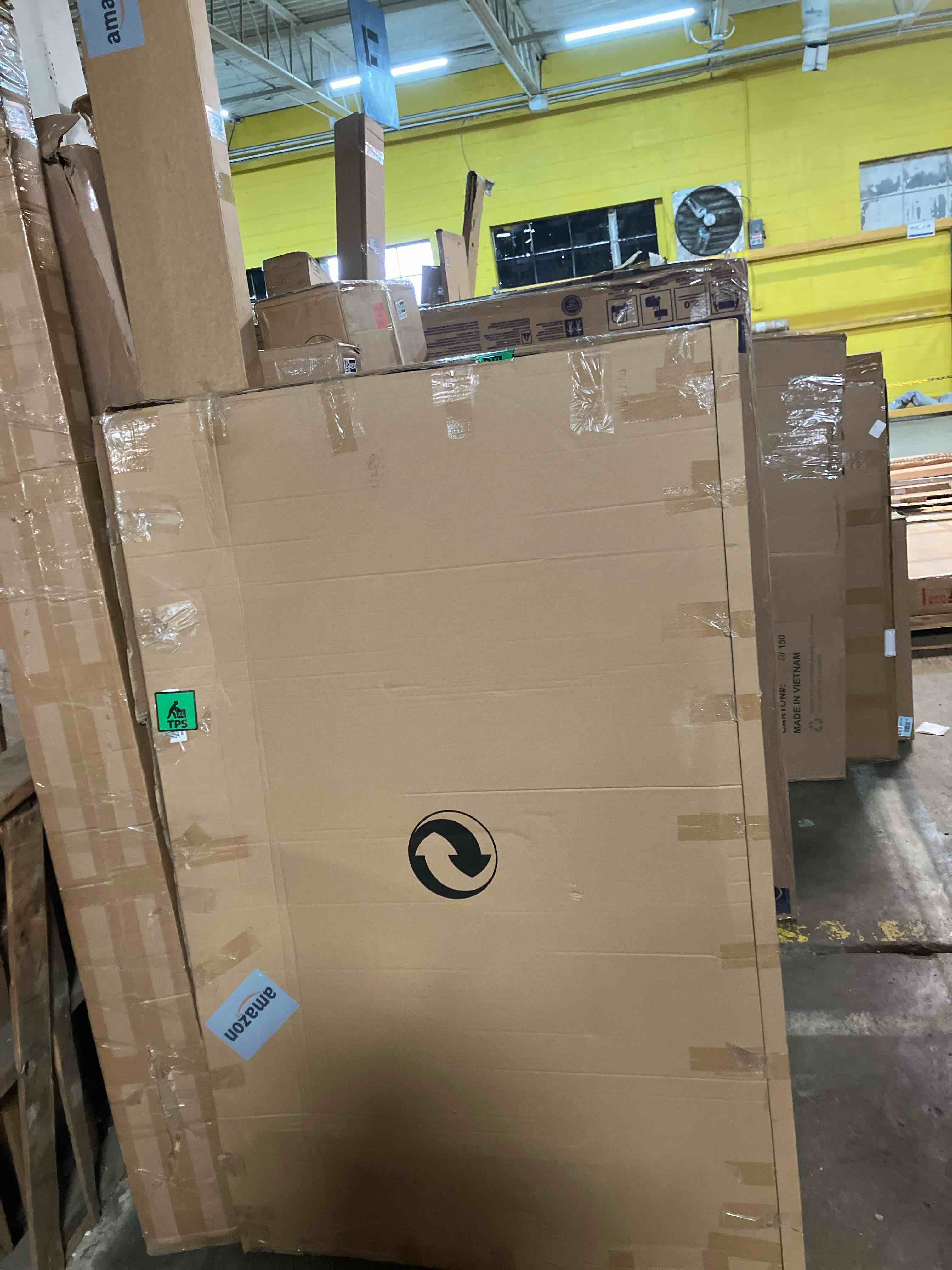 Condition photo showing New/Like New for Quartet Privacy Screen, 64" x 38" Translucent Portable Wall Divider, Adjustable Height, Sturdy Aluminum Frame on Wheels, Includes Attachable White Board (WPS2000) 38" x 64"