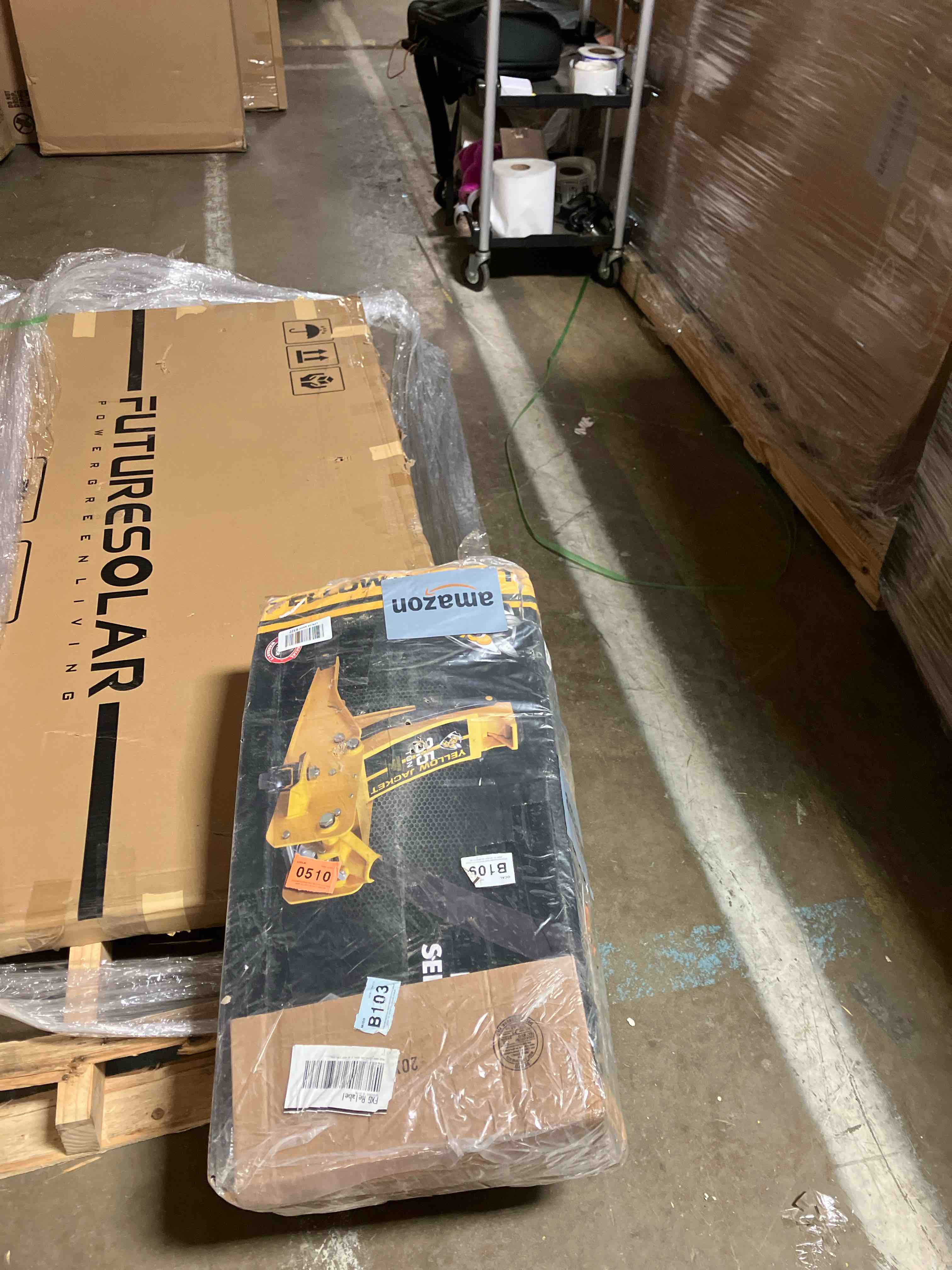 Condition photo showing New/Like New for YELLOW JACKET 3.5 Ton Low Profile Floor Jack Quickly Lift Hydraulic Car Jack with Dual Pumps, 7700 lb Capacity Steel 3.5T low profile dual pump