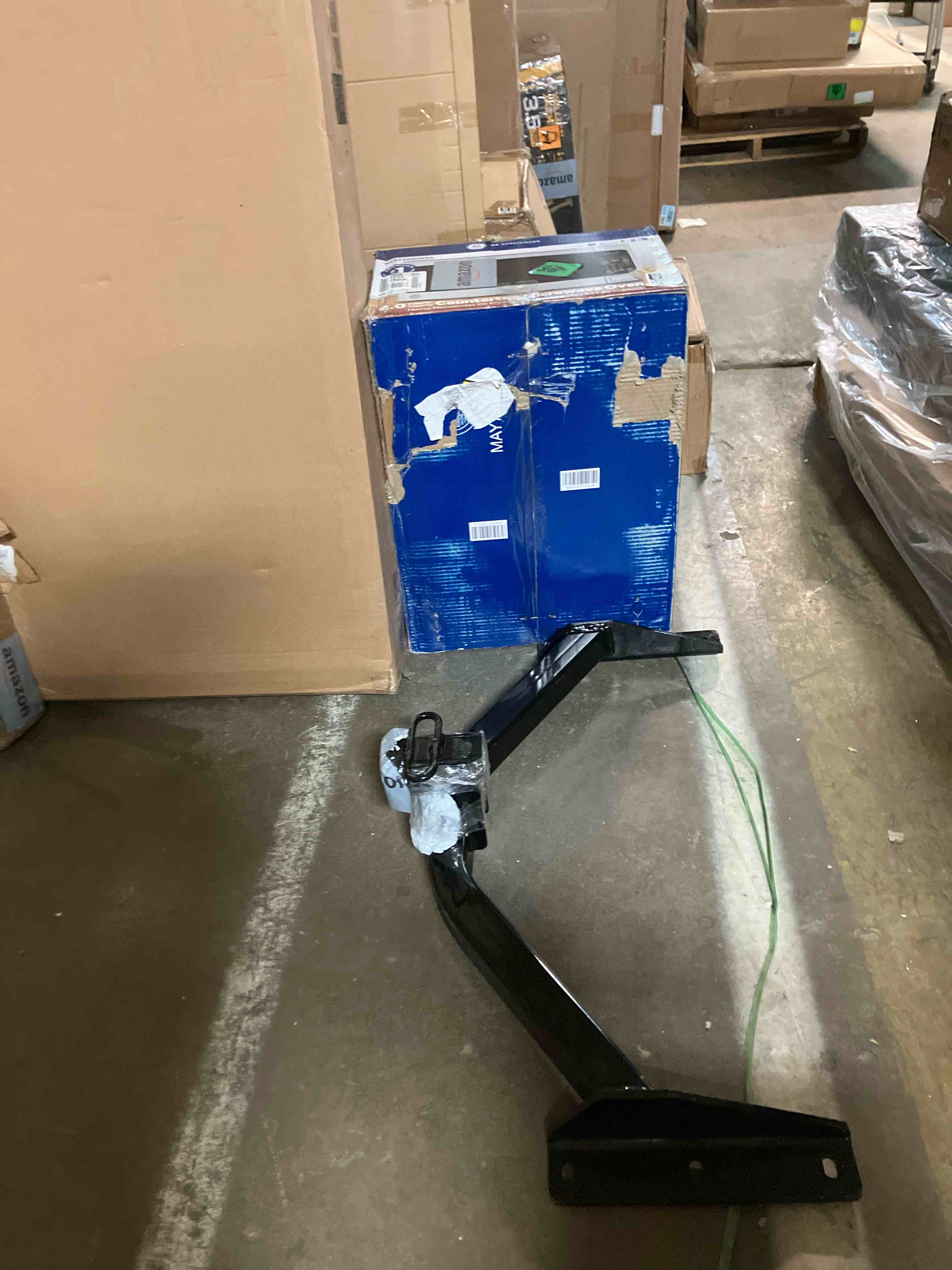 Condition photo showing New/Like New for Curt Manufacturing 13472 Receiver Hitch Class III Fits Acura MDX