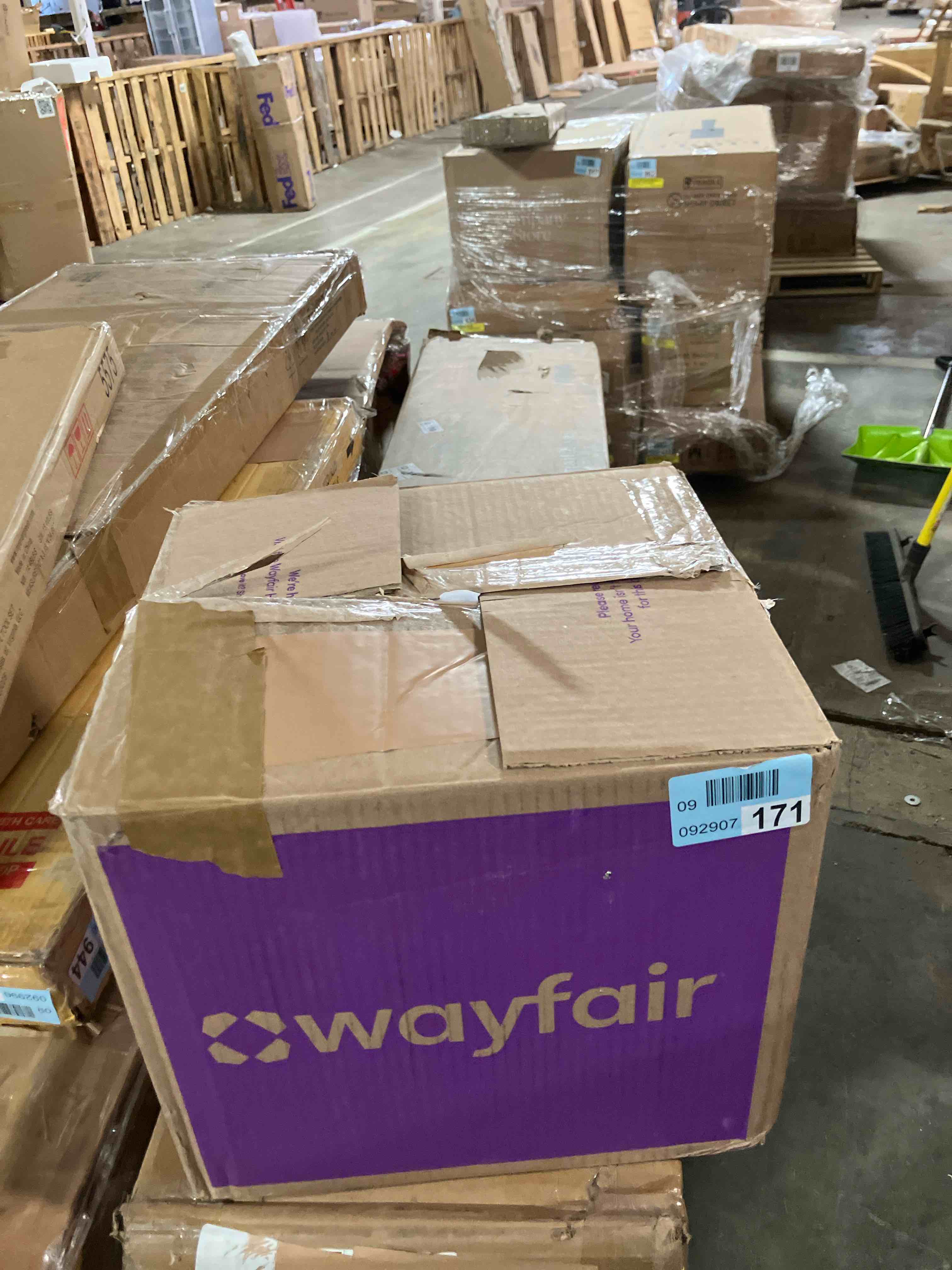 Condition photo showing Good Condition for Wayfair Basics 1800 Series All Season Polyester Down Alternative Comforter Q