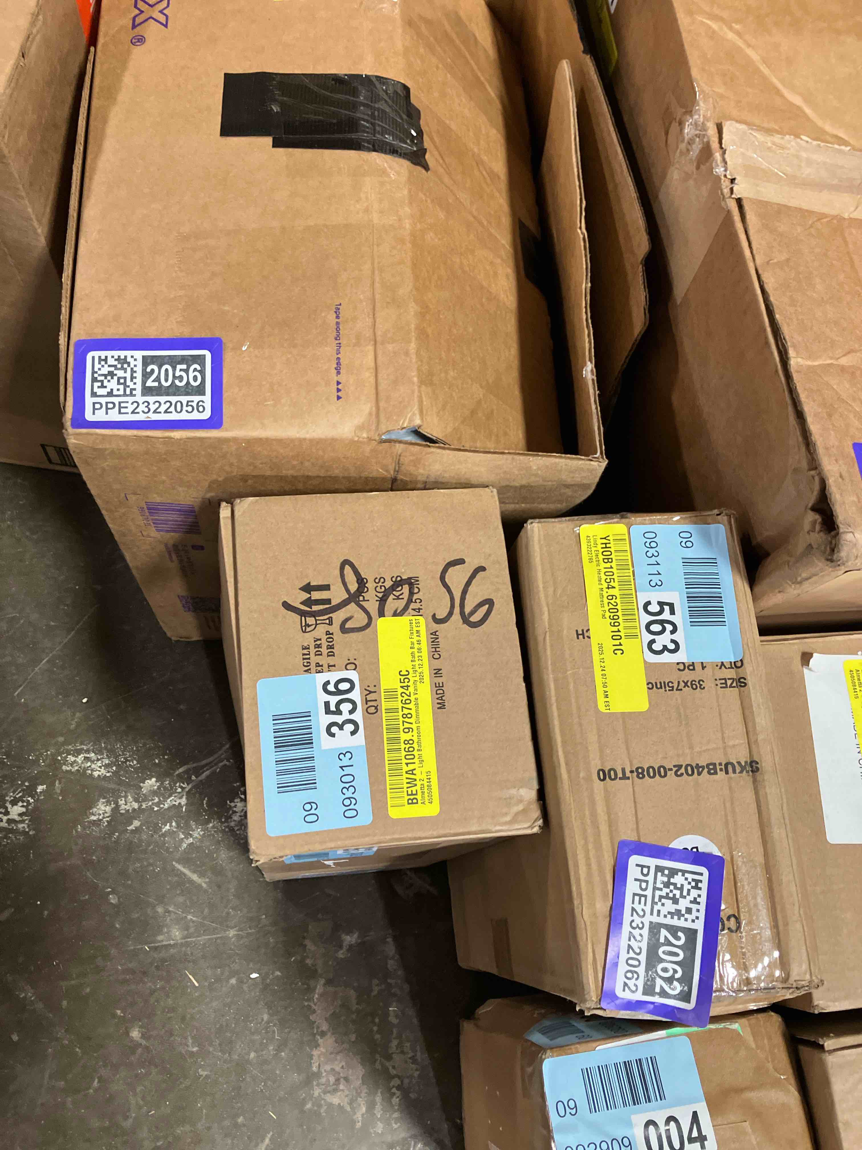 Condition photo showing New/Like New for Almetta 2 Light Bathroom Dimmable Vanity Light Bath Bar Fixtures