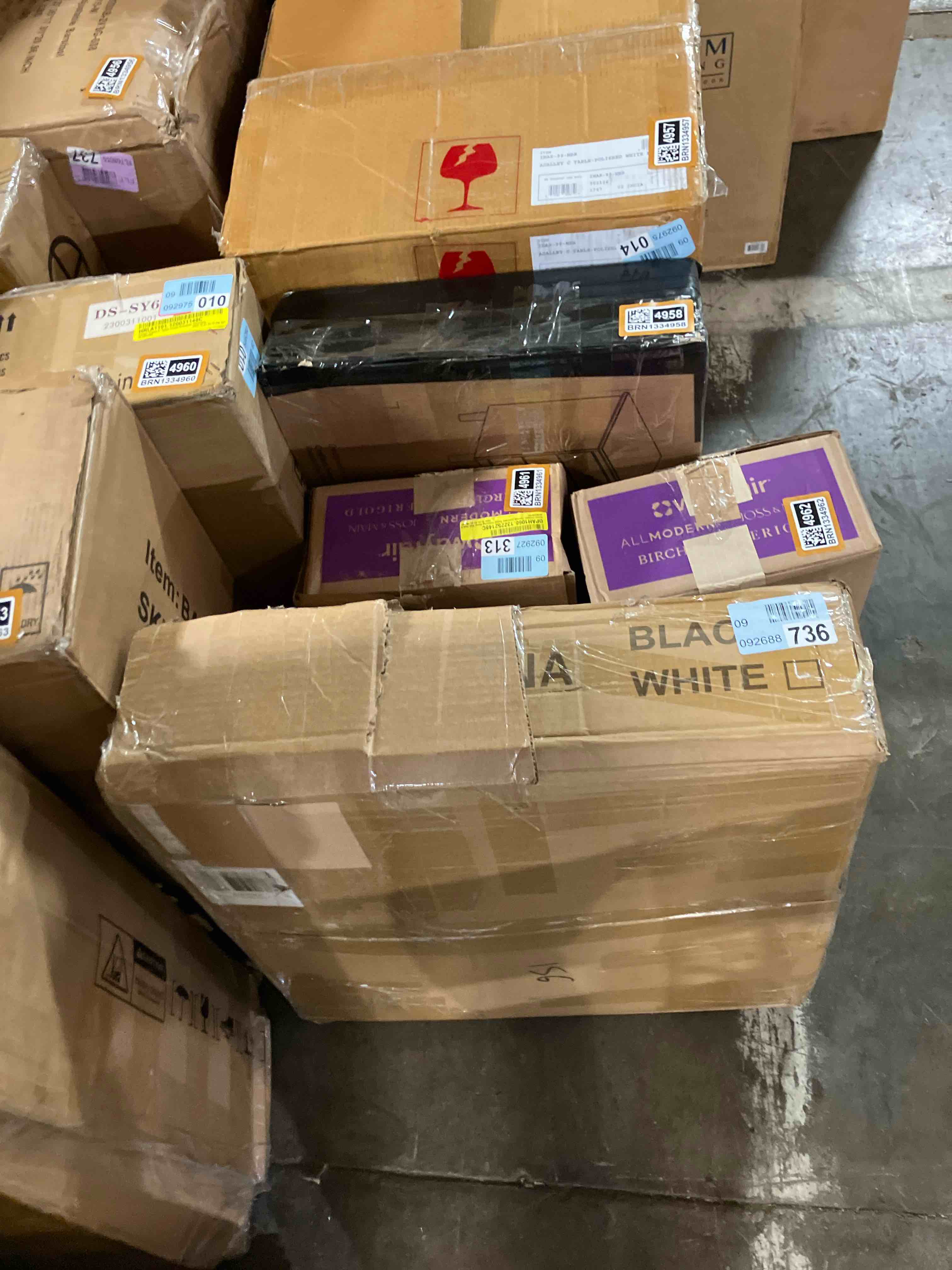 Condition photo showing New/Like New for Amelia - Lillie Round Pedestal Dining Table