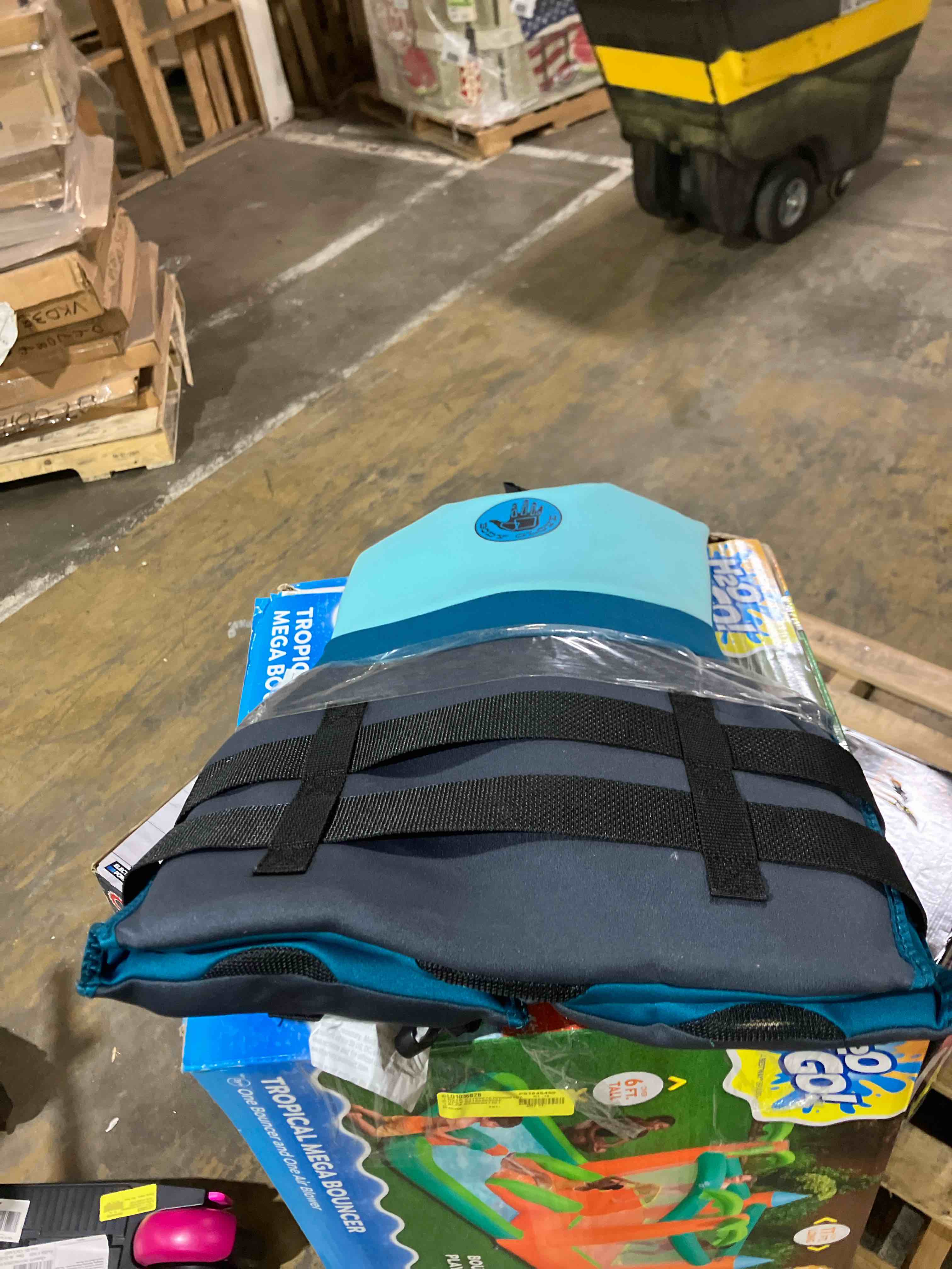 Condition photo showing New/Like New for Body Glove Youth Neoprene PFD Life Jacket and Vest, Boy, 55-88 lbs., Blue