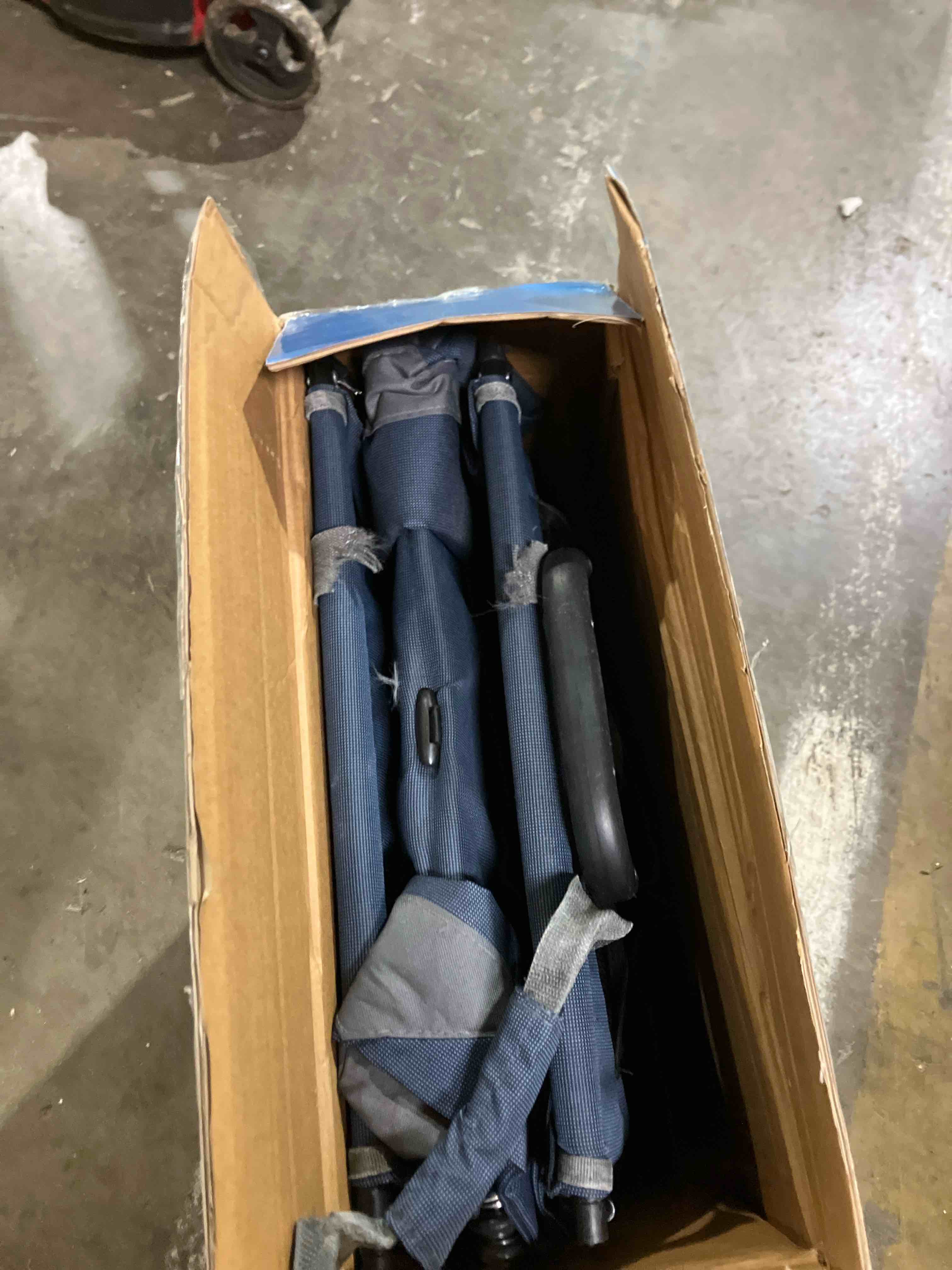 Condition photo showing New/Like New for Macwagon WTC-193 Folding Wagon with Table  Blue