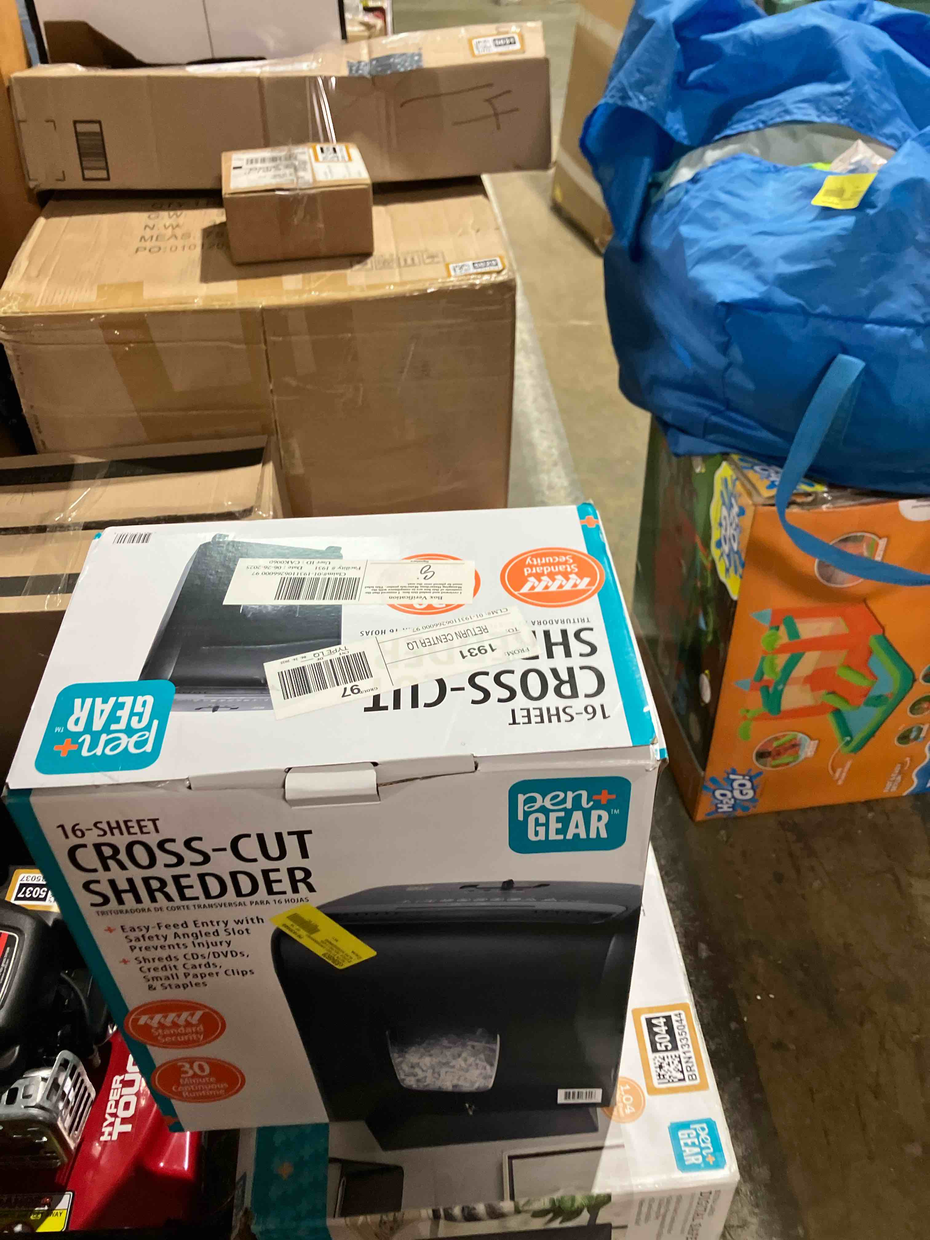 Condition photo showing New/Like New for Pen + Gear 16-Sheet Cross-Cut Paper/CDs and DVDs/Credit Card Shredder 5.3 Gallon Bin Black Home and Office use