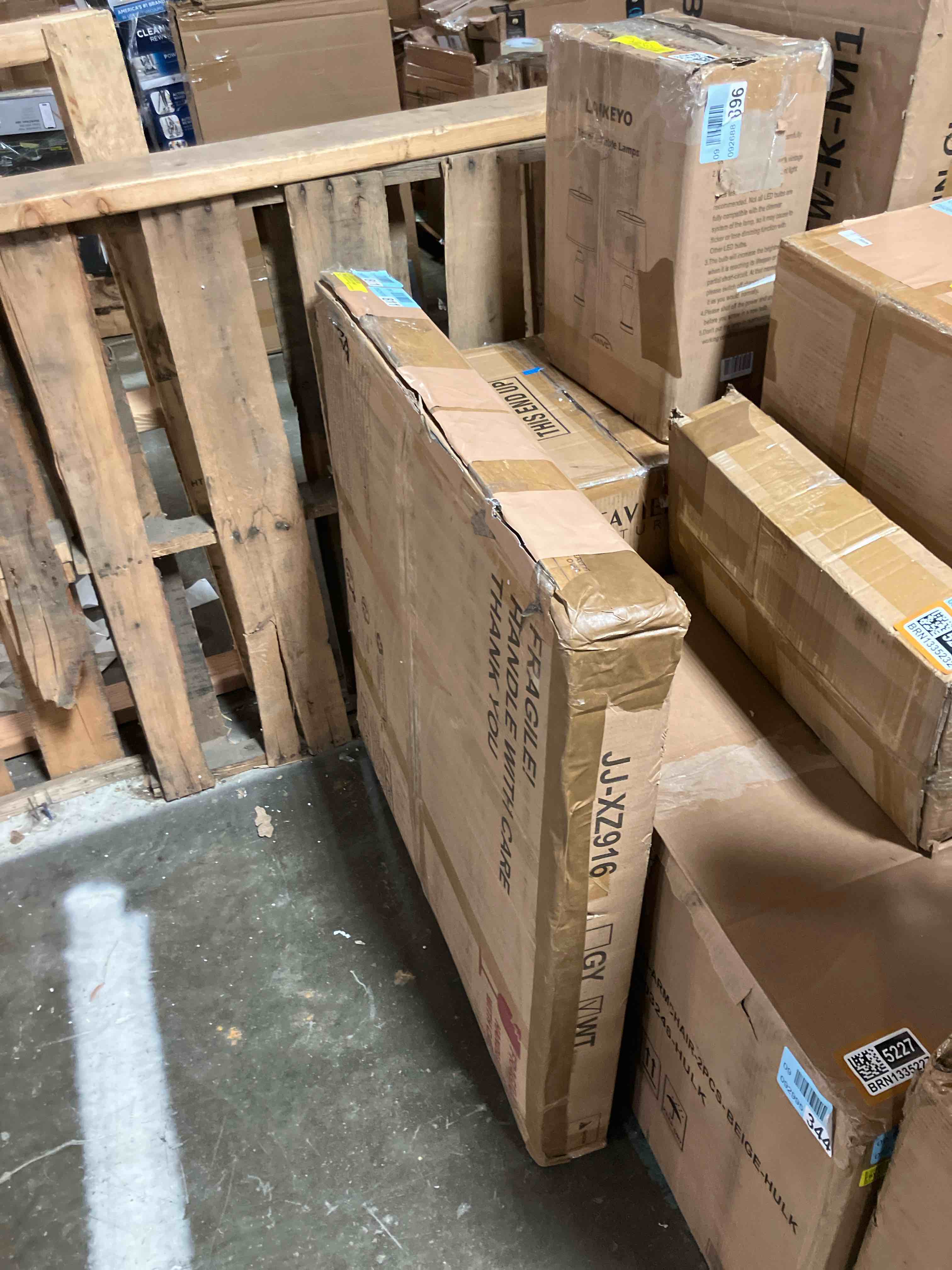 Condition photo showing New/Like New for Lexxi Round Stone Top Metal Base Dining Table