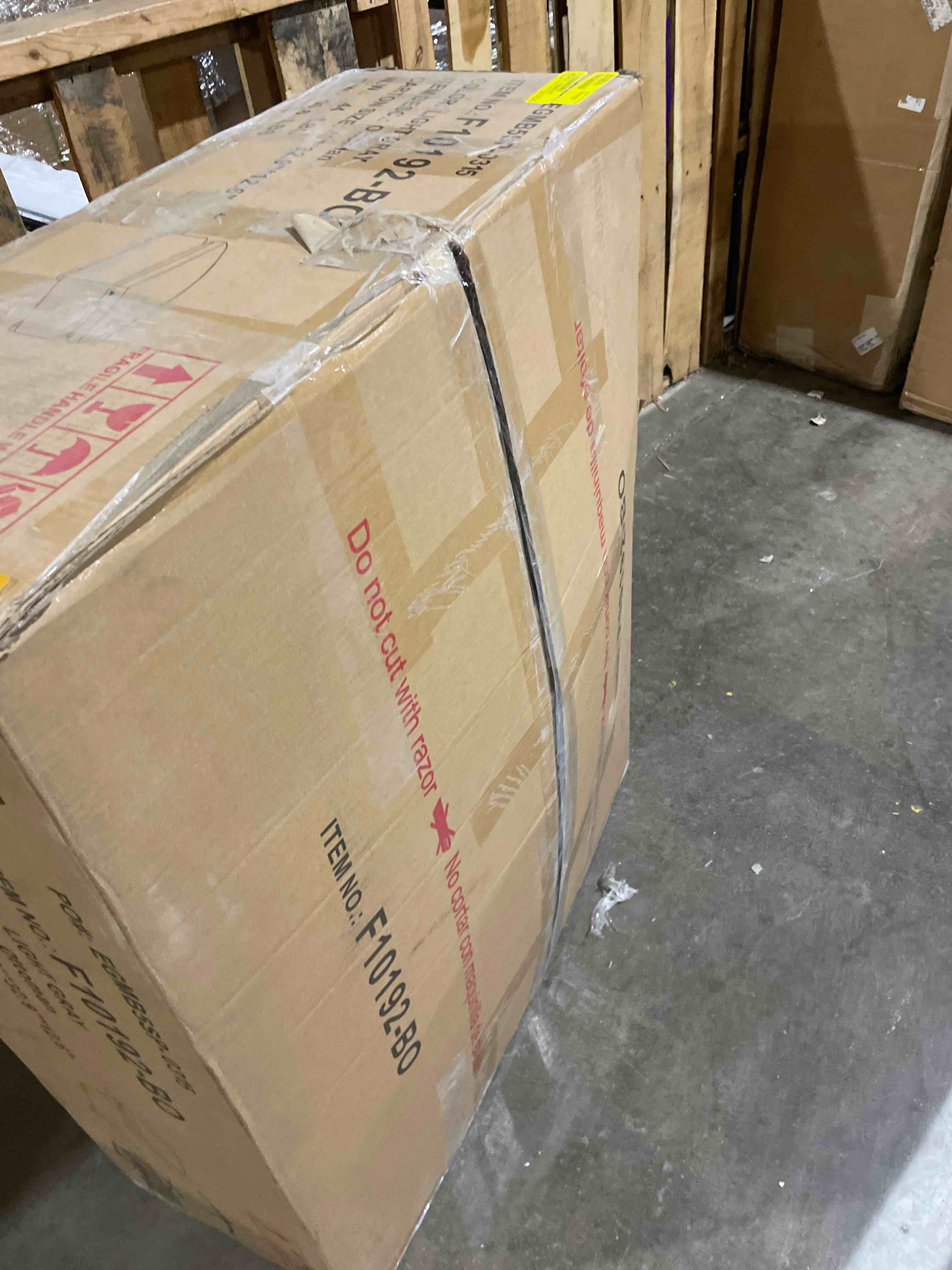 Condition photo showing New/Like New for Wartow 6- Piece Upholstered Chenille Corner Sectional Sofa Couch Ottoman only!