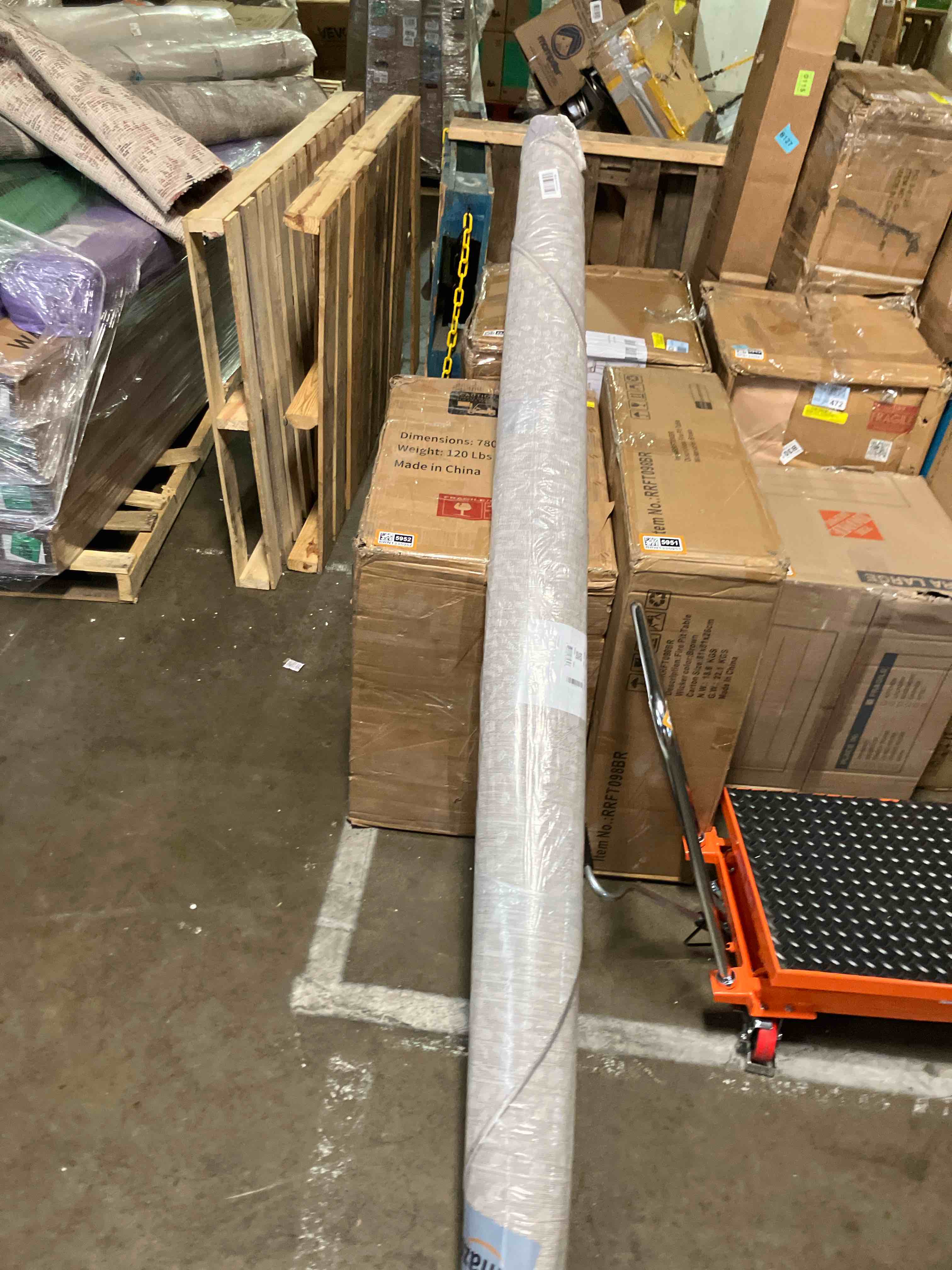 Condition photo showing New/Like New for ROM2374-710RD 7 ft. x 10 in. Roma Round Rug, Multi Color