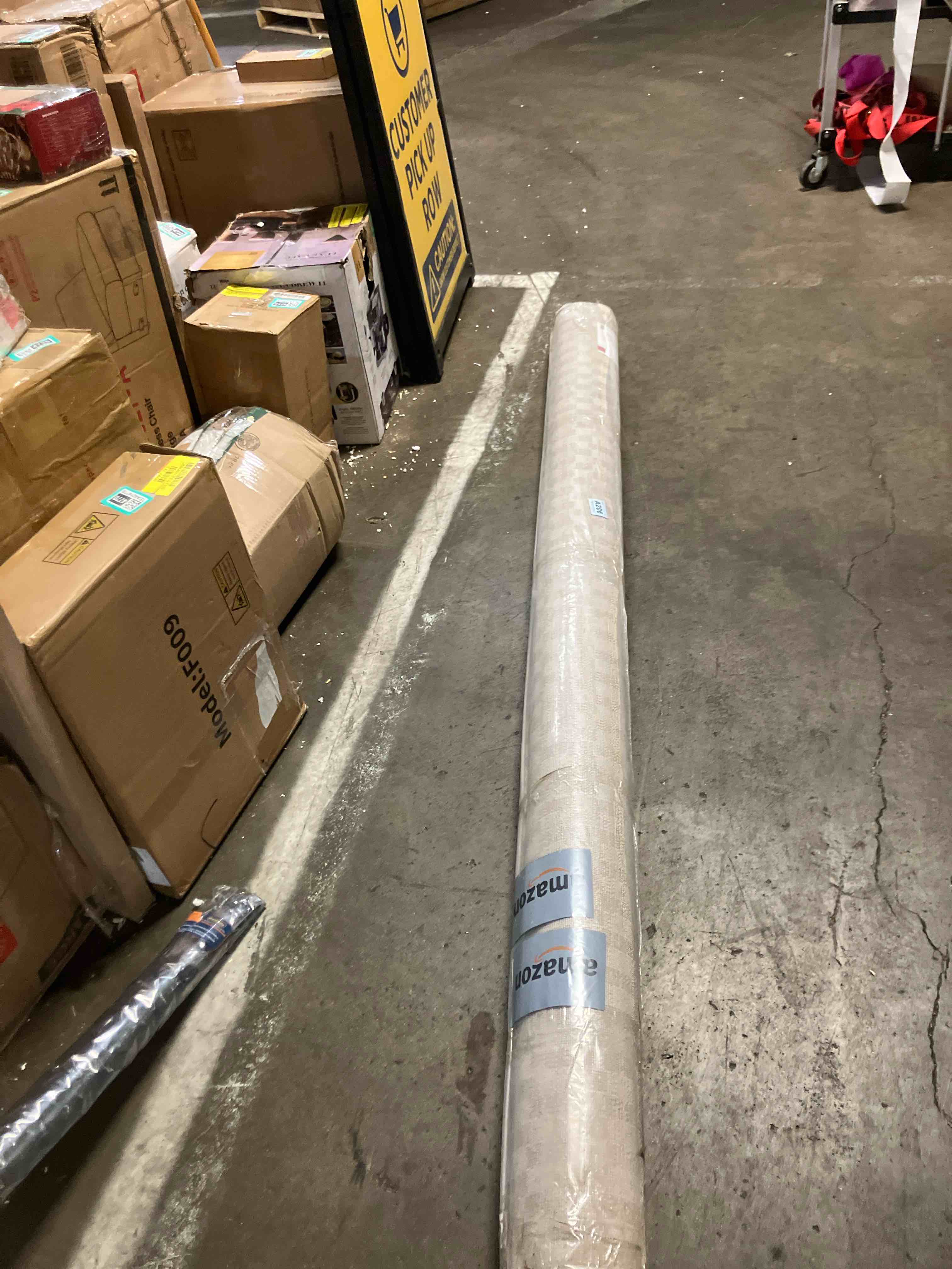 Condition photo showing New/Like New for Loloi II Kamala Ivory / Grey 7 -10  x 10  Area Rug