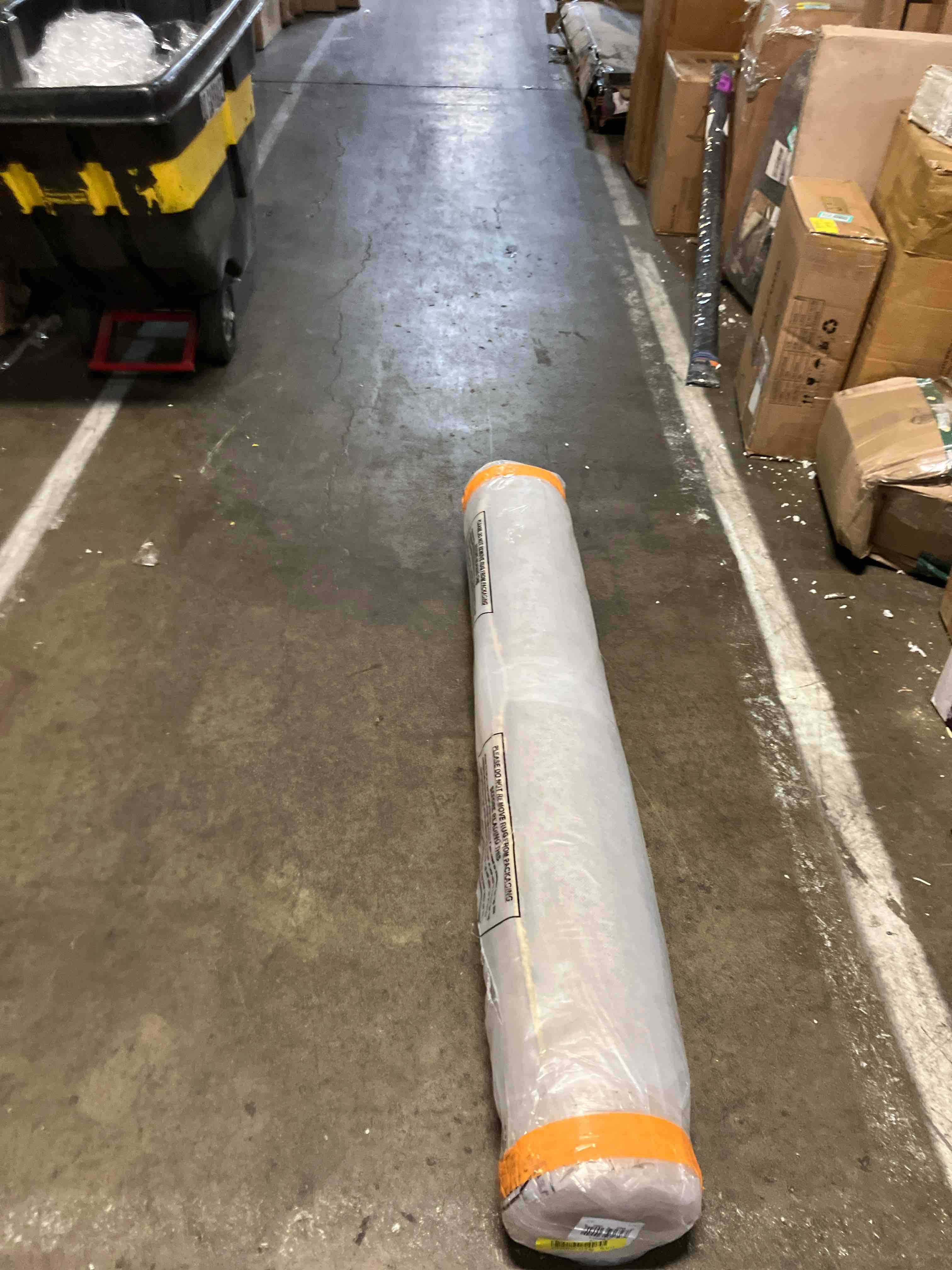 Condition photo showing New/Like New for SAFAVIEH Blossom BLM402D Handmade Gold / Multi Rug