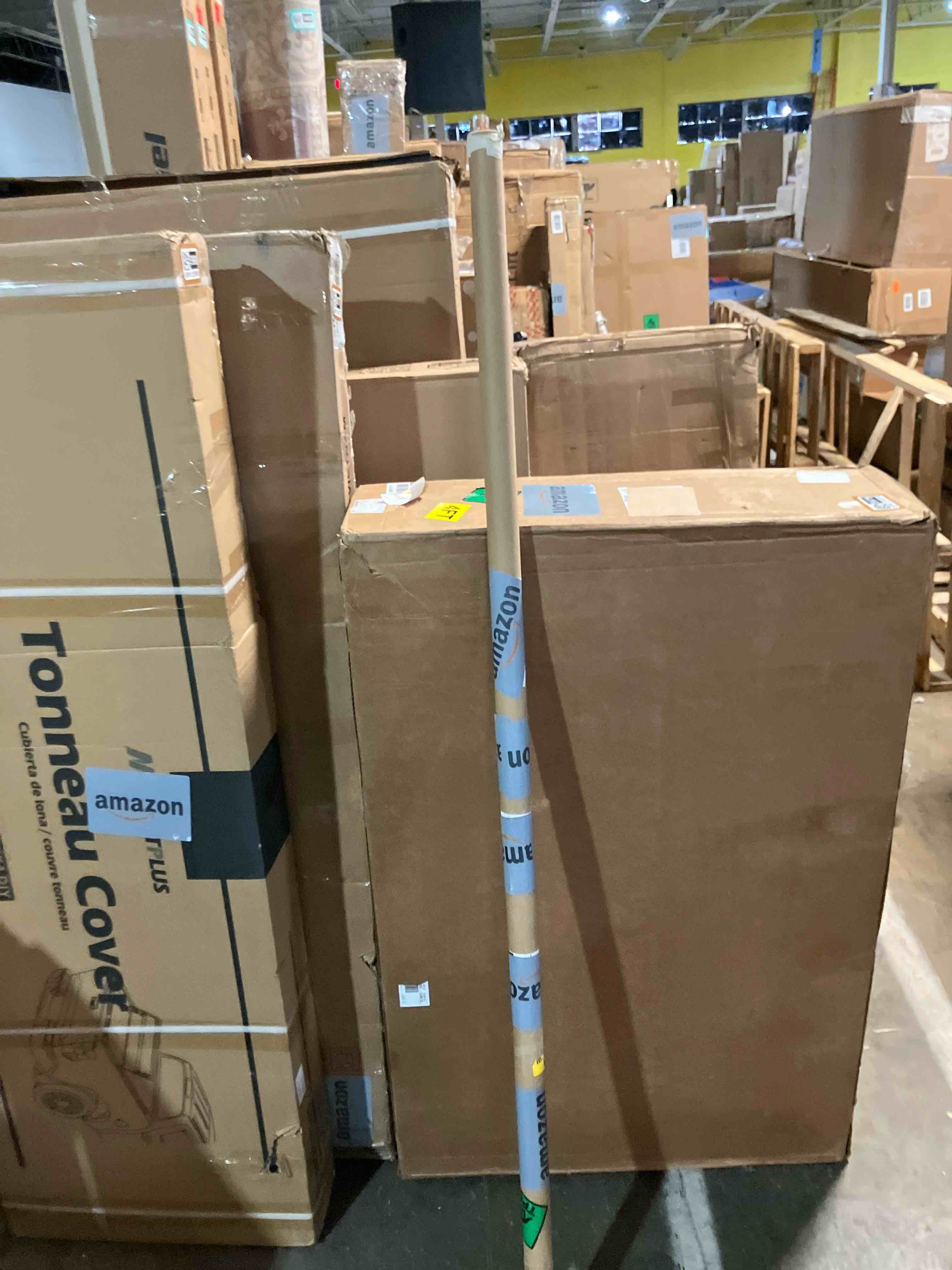Condition photo showing New/Like New for WAC Lighting H Track 8FT Single Circuit Field Cuttable 120V Track for H Style 3-Wire Track Fixtures with 2 Endcaps in Black Black 8 Feet H-Series Single Circuit