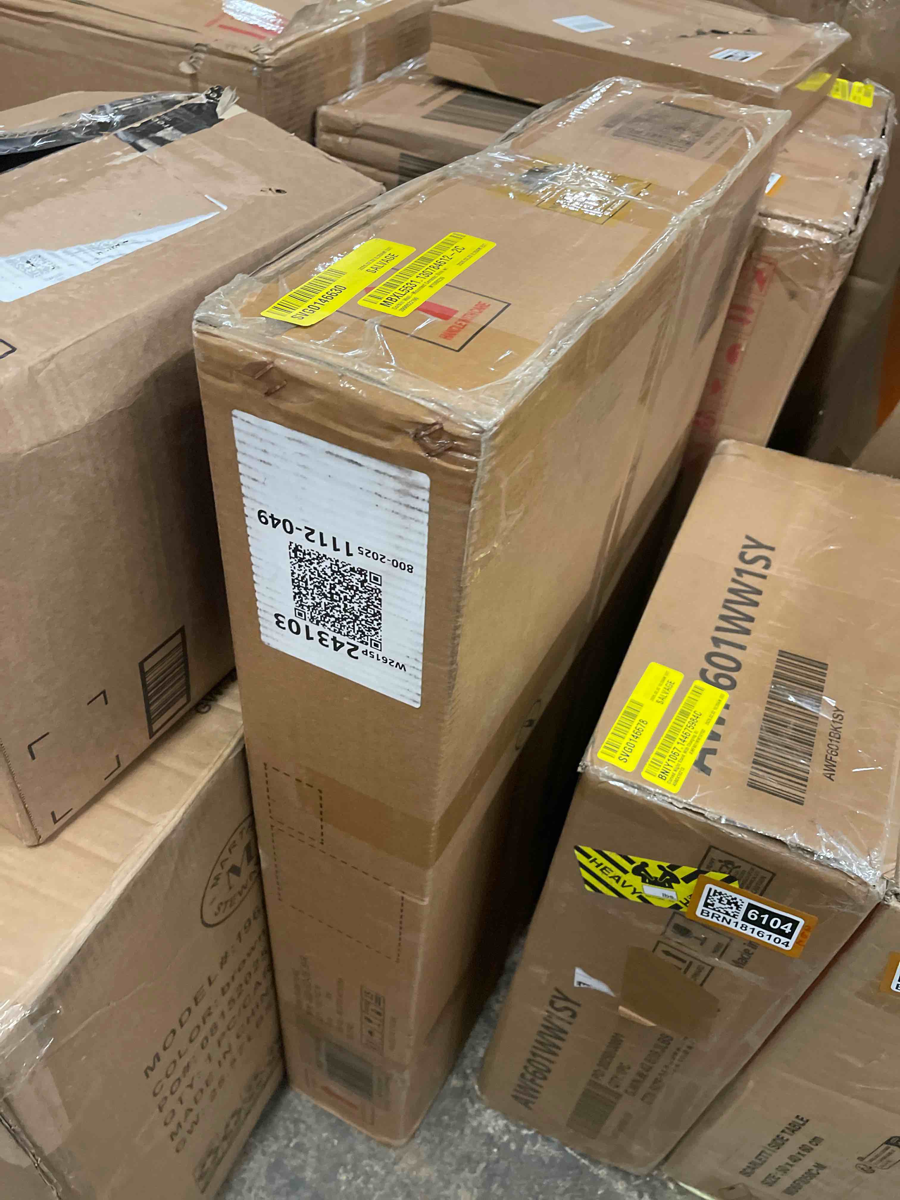 Condition photo showing New/Like New for Mercer 41 Corbin Wall-Mounted Ceramic Sink with Stainless Steel Legs