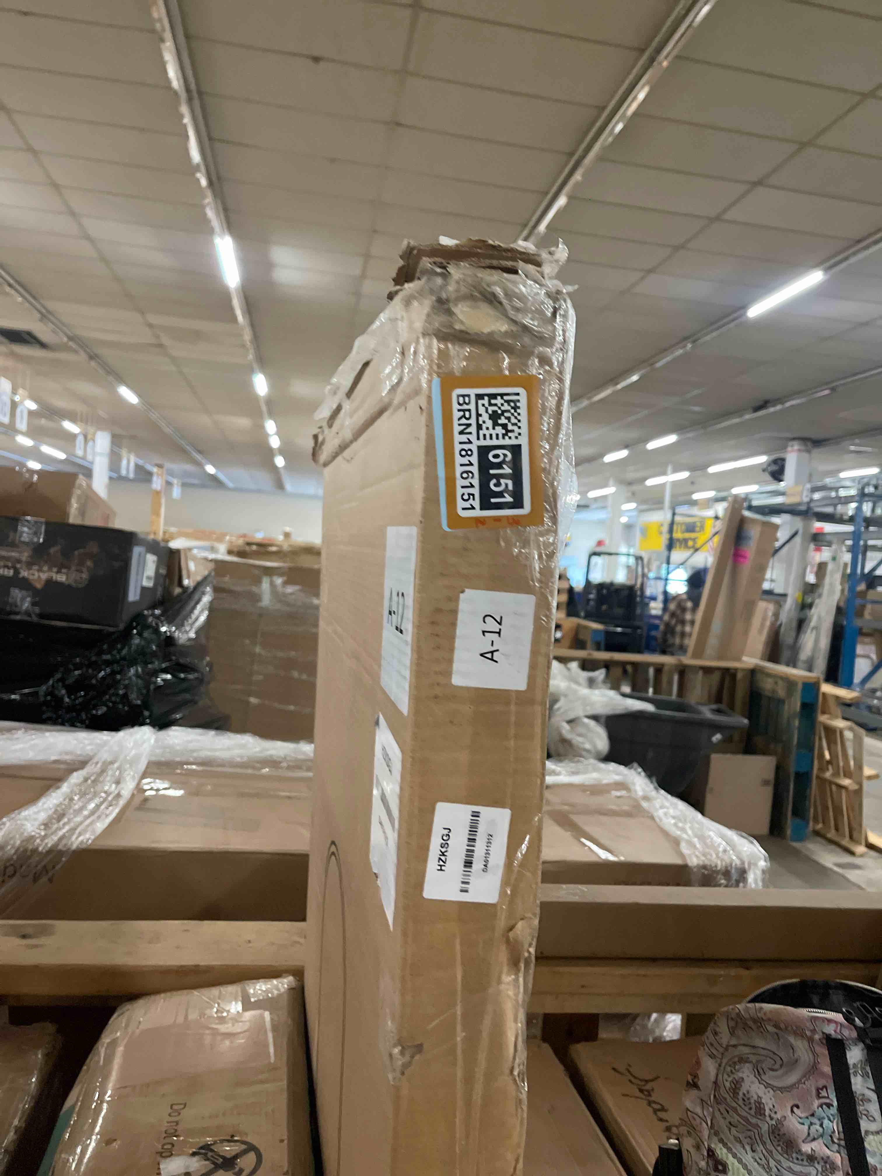 Condition photo showing New/Like New for Floor Length Mirror, 76"x34" Arch Full Length Mirror Hanging or Leaning, Body Mirrors with Stand, Arched-Top Wall Mounted Mirrors with Aluminum Frame for Bedroom (Black)