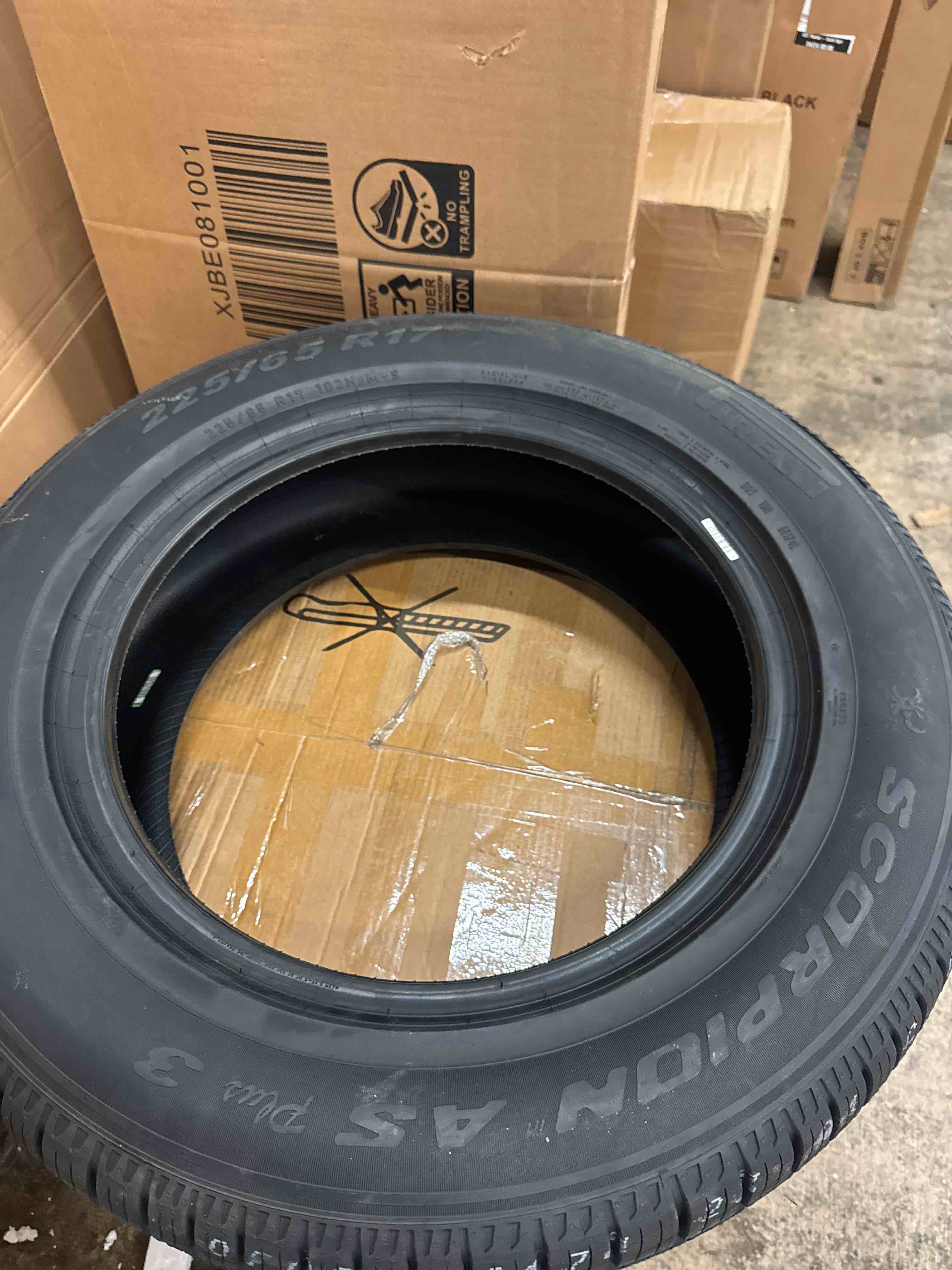 Condition photo showing New/Like New for pirelli scorpion all season plus 3 all season 225/65r17 102h suv/crossover tire