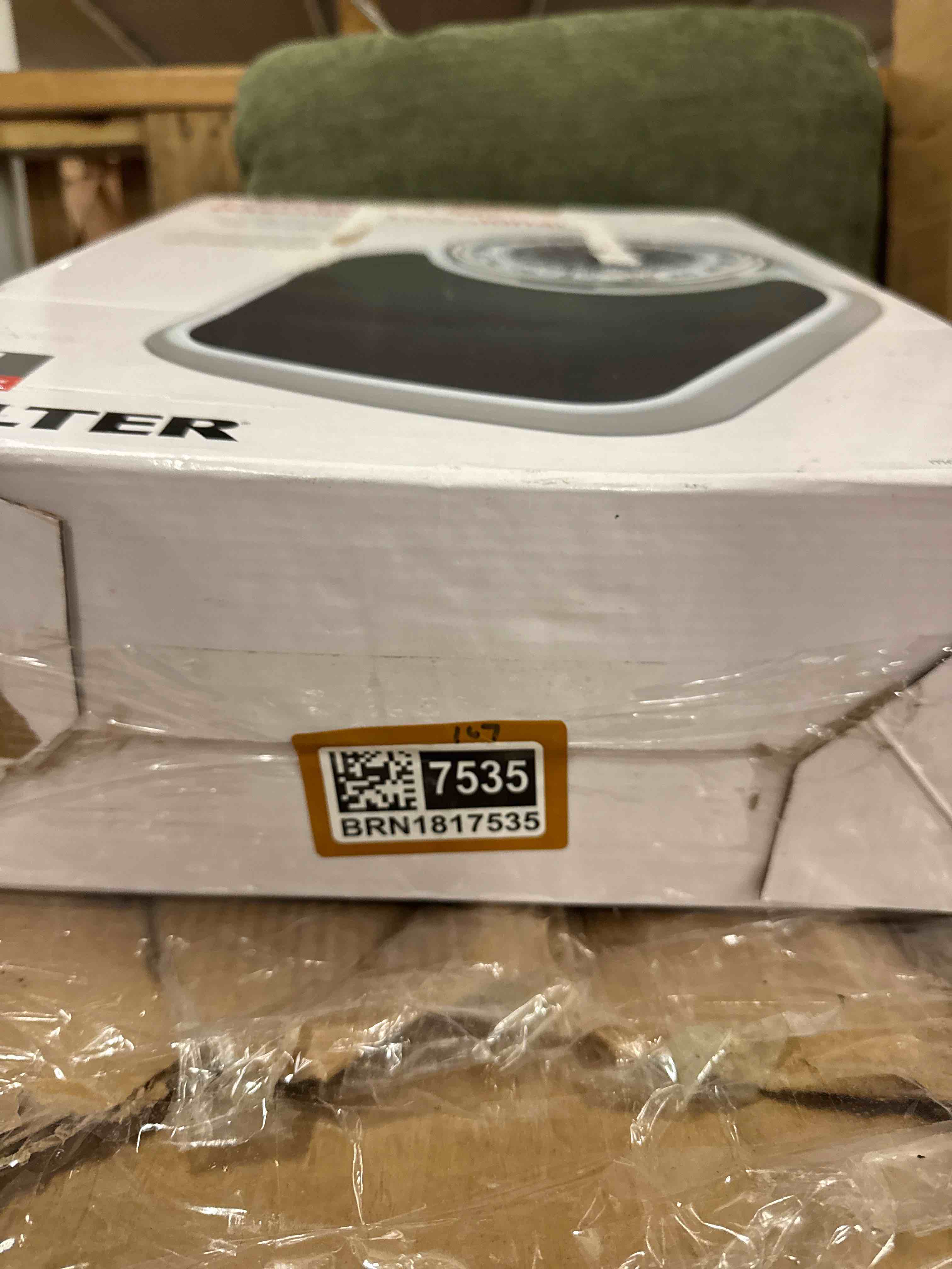 Condition photo showing New/Like New for salter pro-helix professional oversized bathroom scale with black vinyl anti-slip bath mat, 400 lb capacity, analog scale, 18.25" x 13.0" black/white white and black