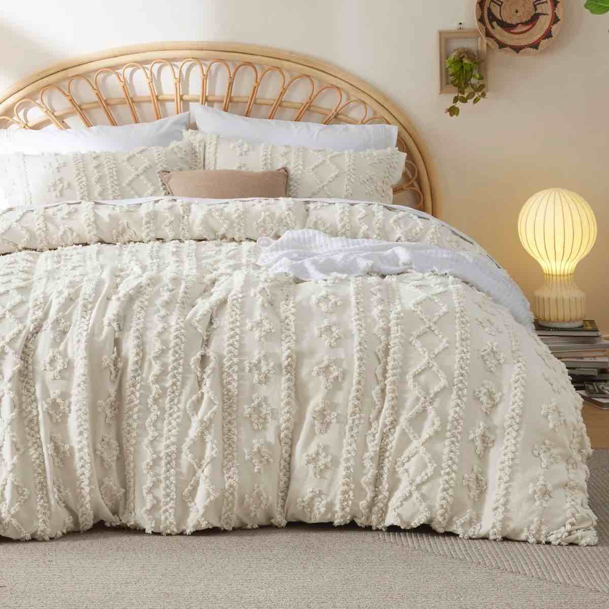 Condition photo showing New/Like New for bedsure boho duvet cover queen size, soft & comfortable elegant design boho bedding for decoration, machine washable comforter cover for all seasons