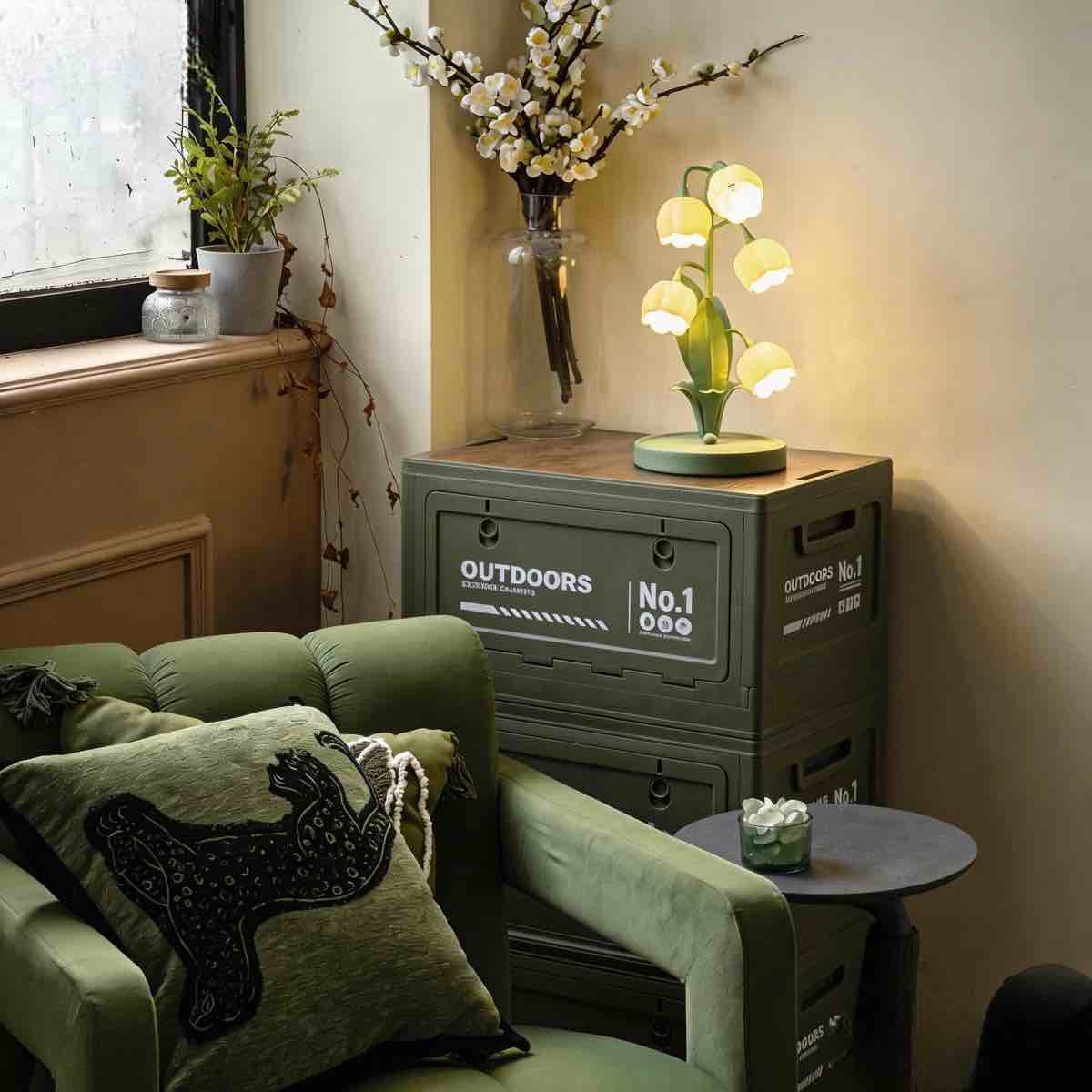 Condition photo showing New/Like New for flower desk lamp, novelty table lamp for bedroom lily of the valley cute funky cottage core decor tulip lamp