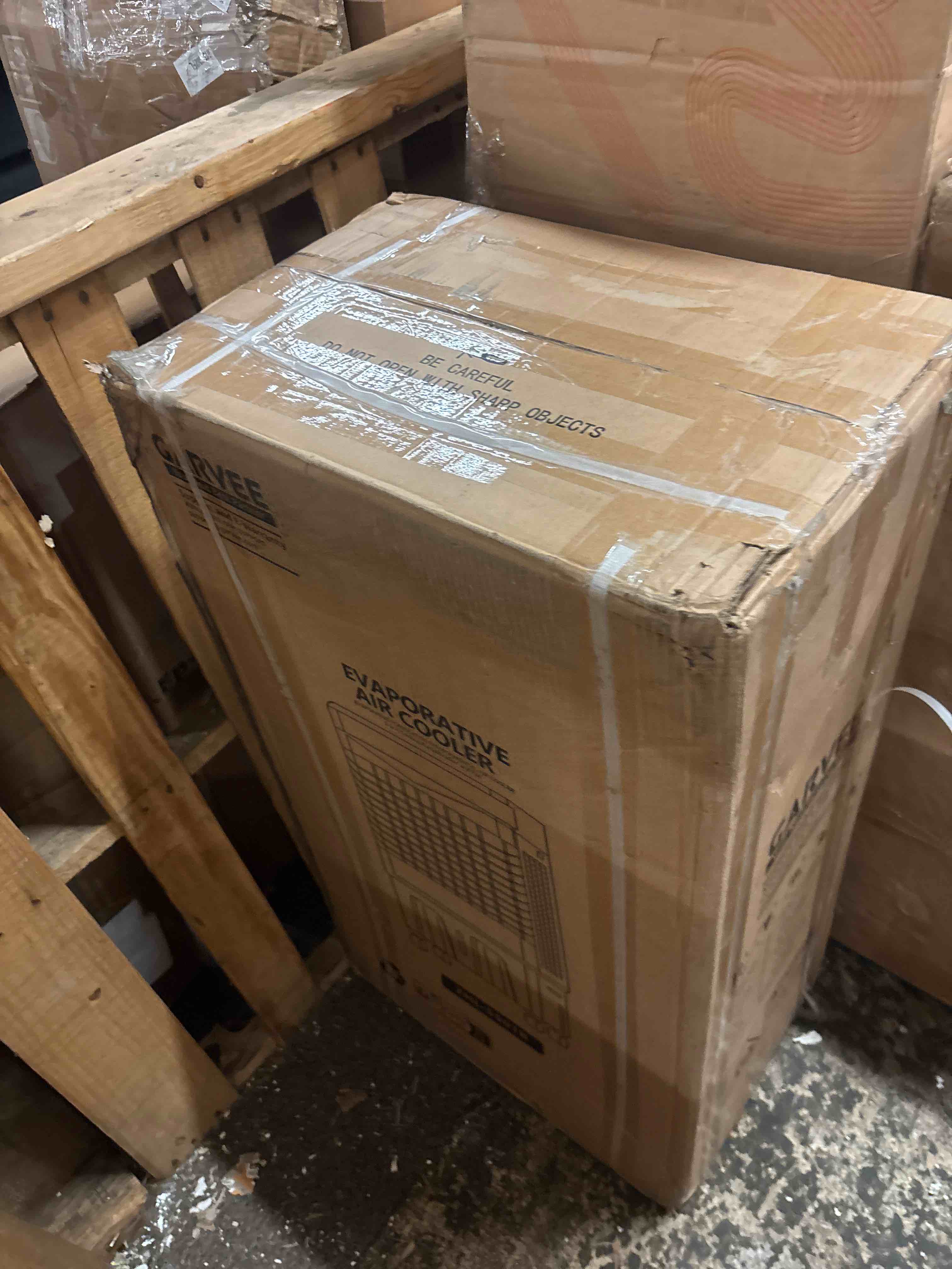 Condition photo showing New/Like New for garvee 3500 cfm portable evaporative cooler - low-power cooling with 8.4-gal tank, 120° oscillation, 3-speed fan, remote control, and 4 ice packs for indoor/outdoor use