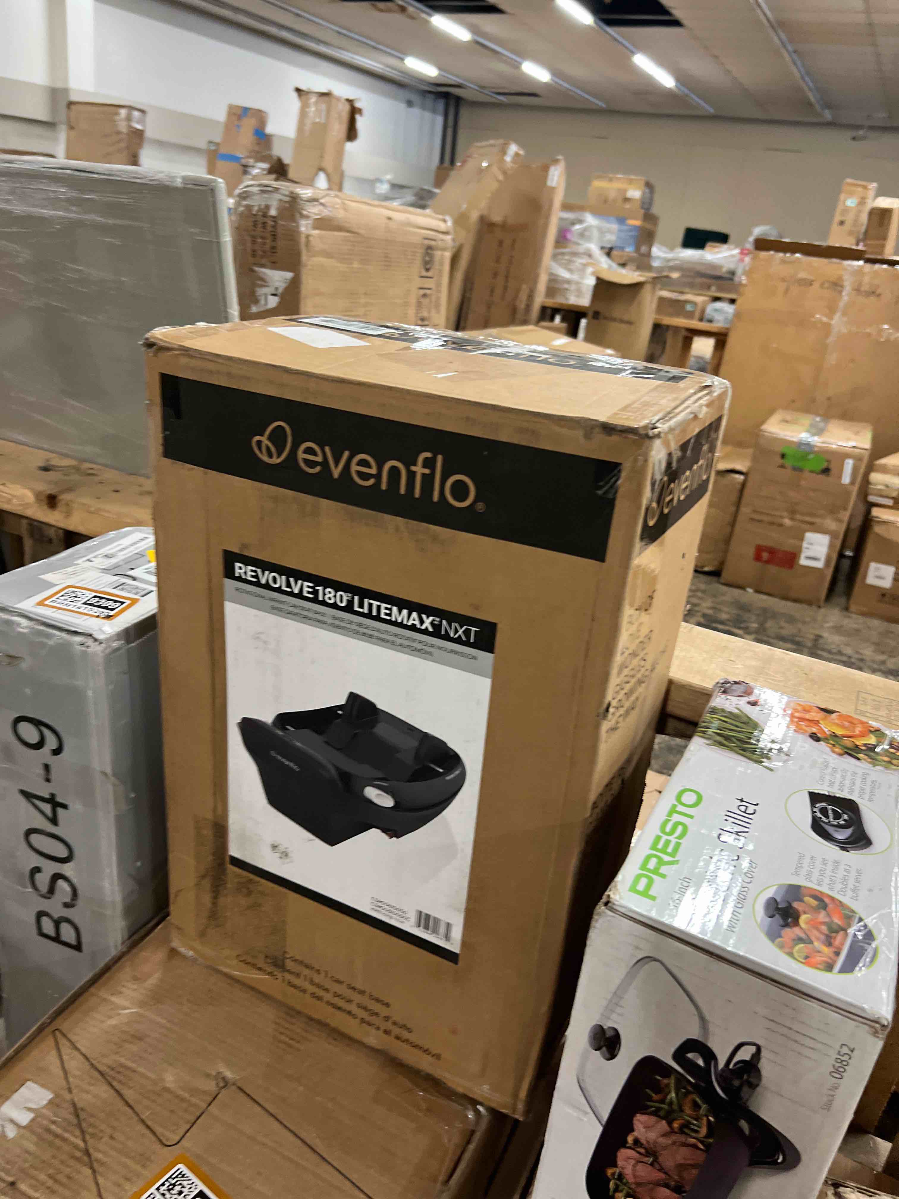 Condition photo showing New/Like New for evenflo revolve180 litemax nxt accessory base