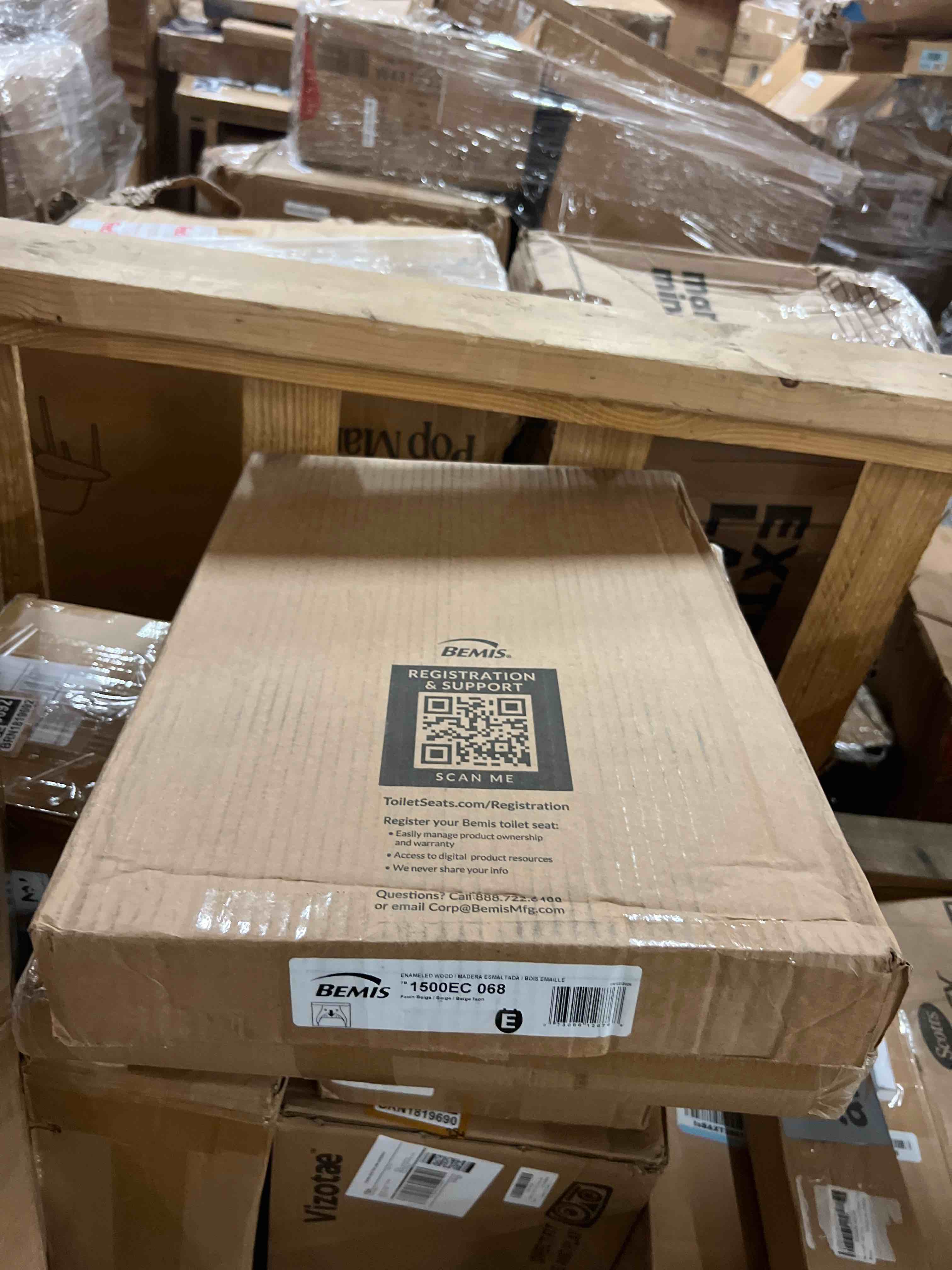 Condition photo showing New/Like New for bemis 1500ec 068 toilet seat with easy clean & change hinges, 1 pack elongated, fawn beige