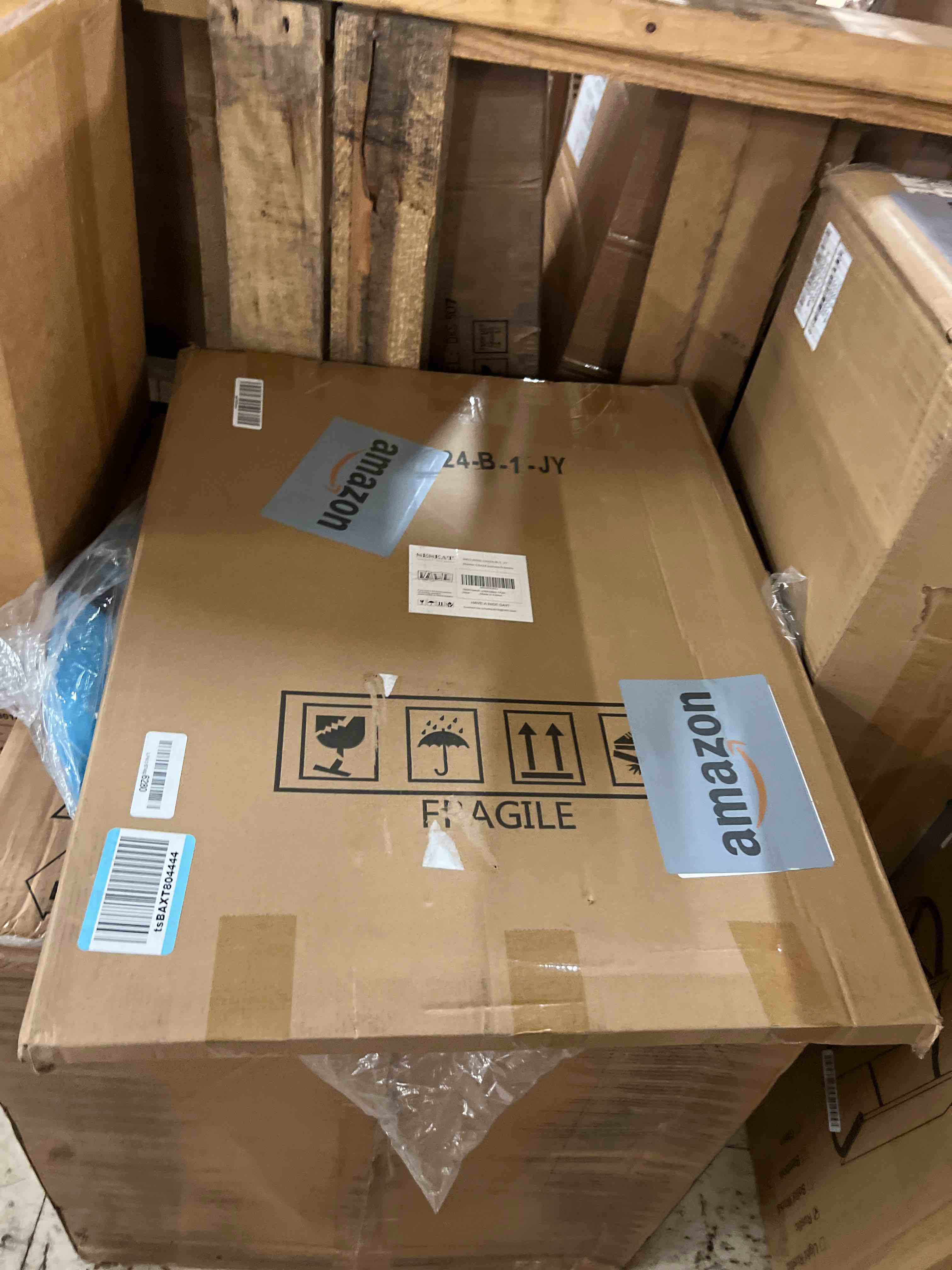 Condition photo showing New/Like New for seseat 18x24 frame black, display pictures18x24 without mat, photo frames wall gallery, 1 pack black 18x24