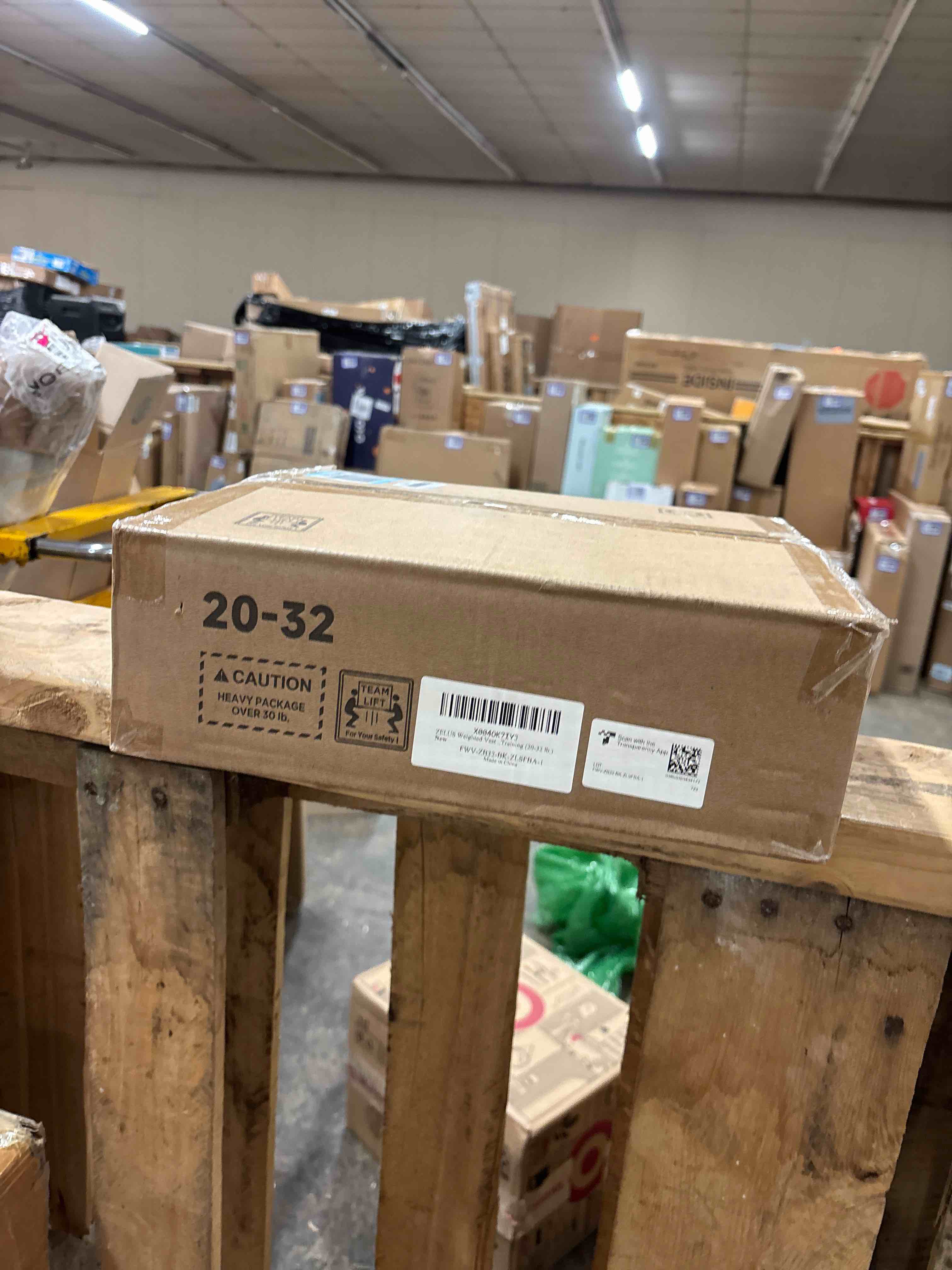 Condition photo showing New/Like New for ZELUS Weighted Vest for Men and Women | 4-10lb/11-20lb/20-32lb Vest with 6 Ironsand Weights for Home Workouts | Adjustable Body Weight Vest Exercise Set for Cardio and Strength Training 20-32 lb. Black