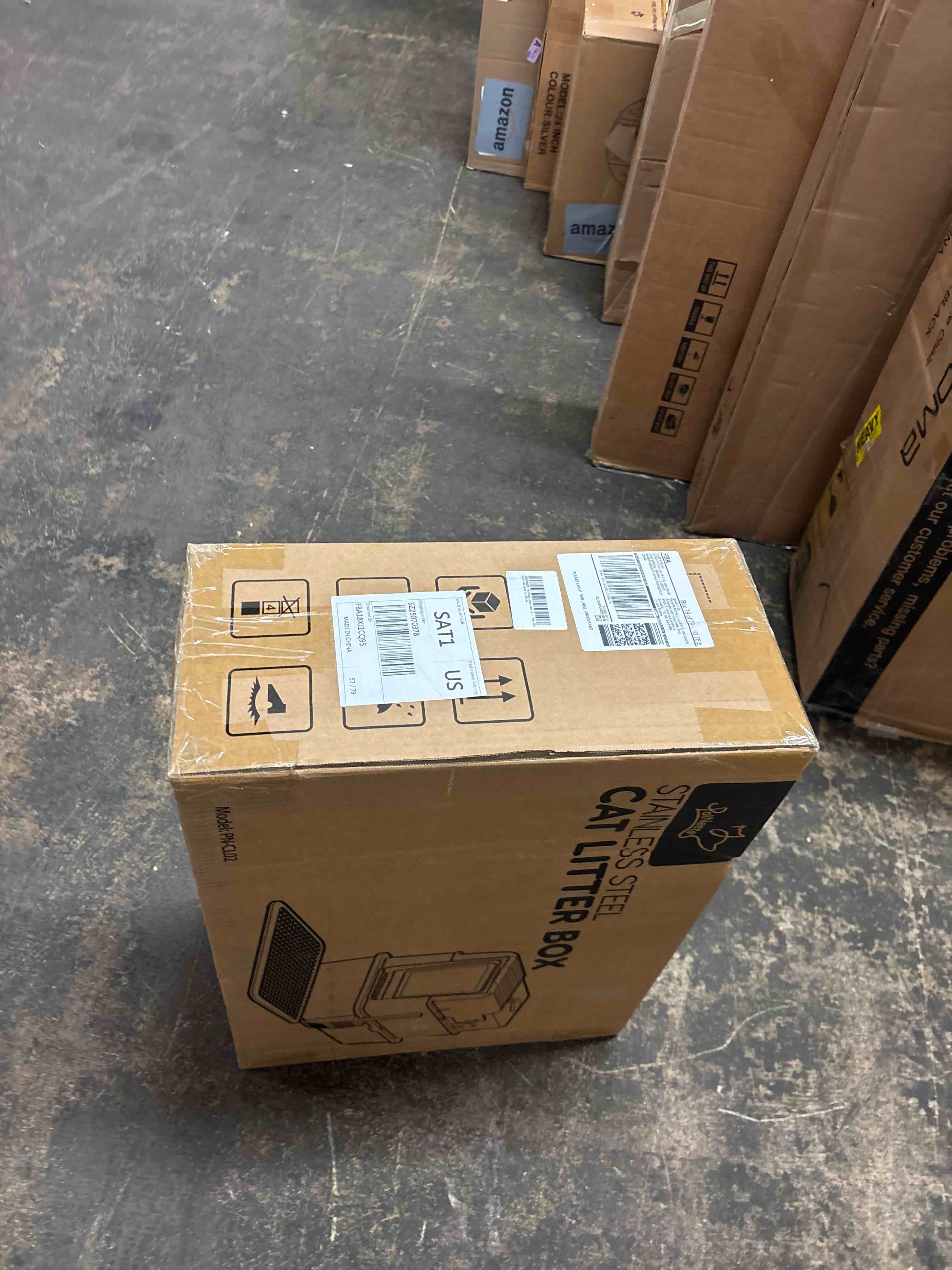 Condition photo showing New/Like New for L7 Ultra-Stainless Steel Litter Box with Smart Odor Control System, XXL Extra Large Enclosed Metal Cat Litter Box with Lid for Kitty&Big Cats, High Sided Enclosure with Scoop & Mat, Anti-Leakage-Grey L7 Ultra-Light Grey