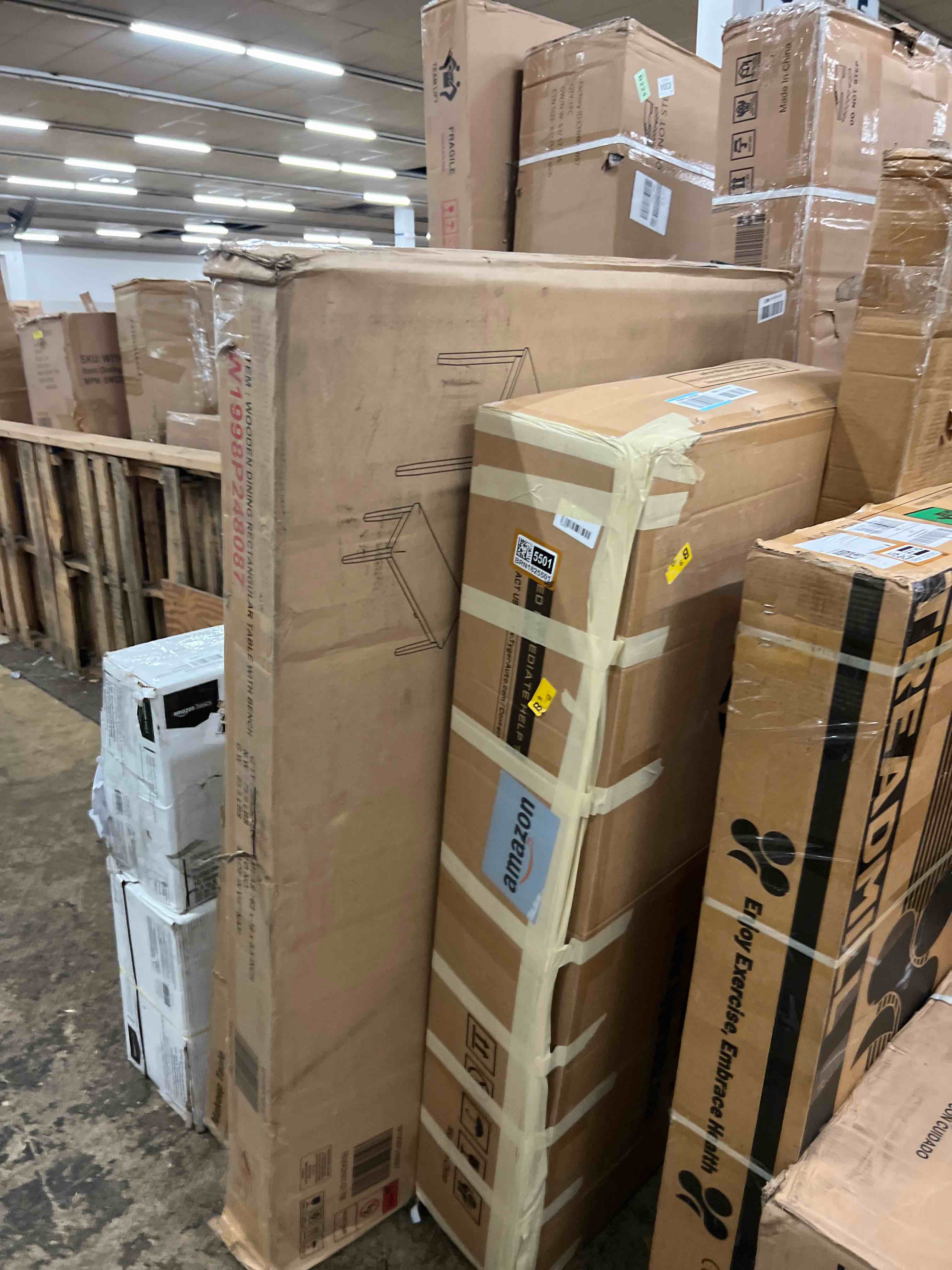 Condition photo showing New/Like New for Lamerge Dining Table Set for 6, Modern Kitchen Table with Bench,6-Piece Dining Room Table and Bench Only - chairs not included 