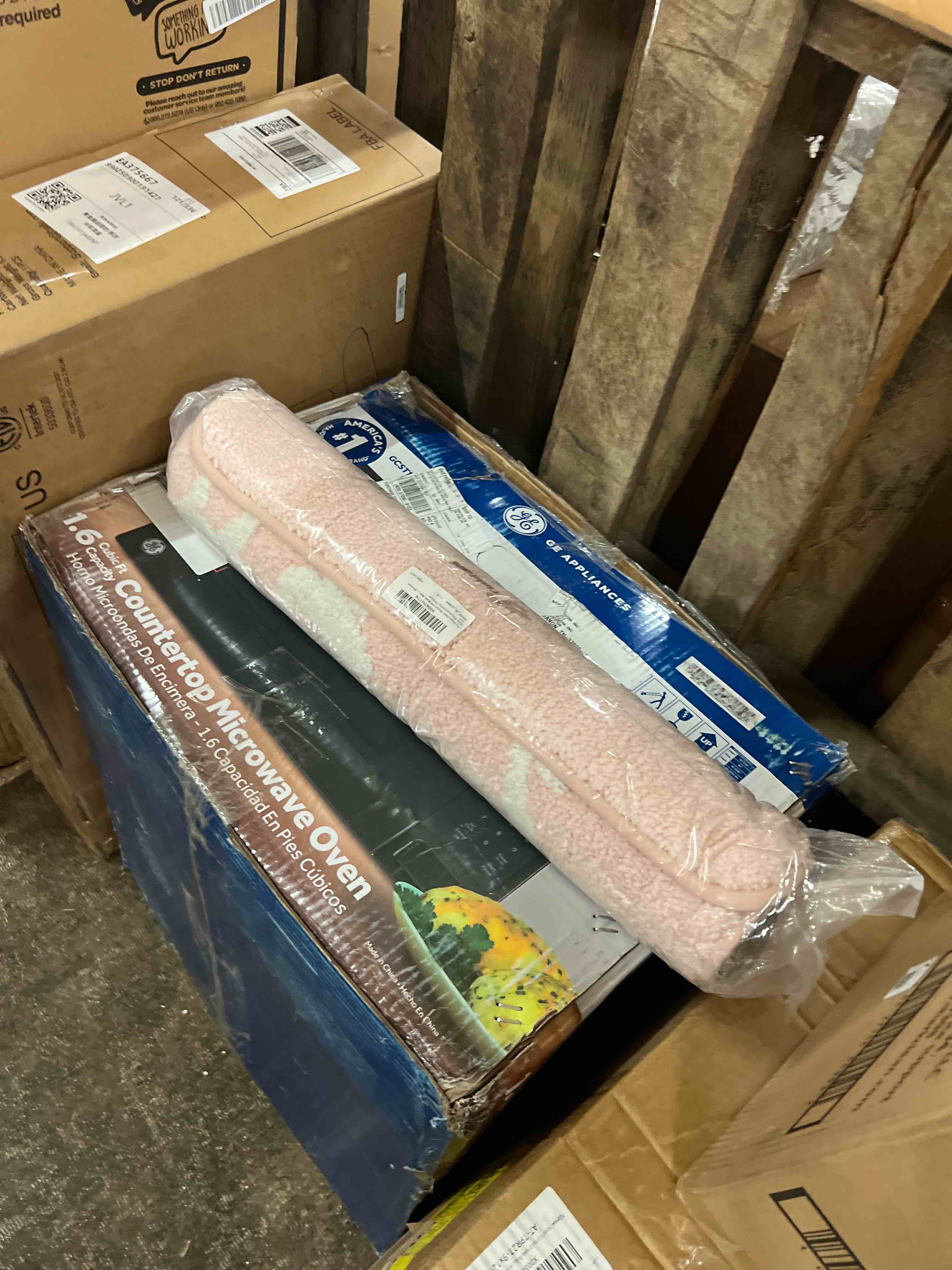 Condition photo showing New/Like New for Tinideya Hello Gorgeous Bath Mat 32 x 20 Inches Light Pink Bathroom Rug with Letters Bathroom Decor Birthday Gift for Women Girls Housewarming Present