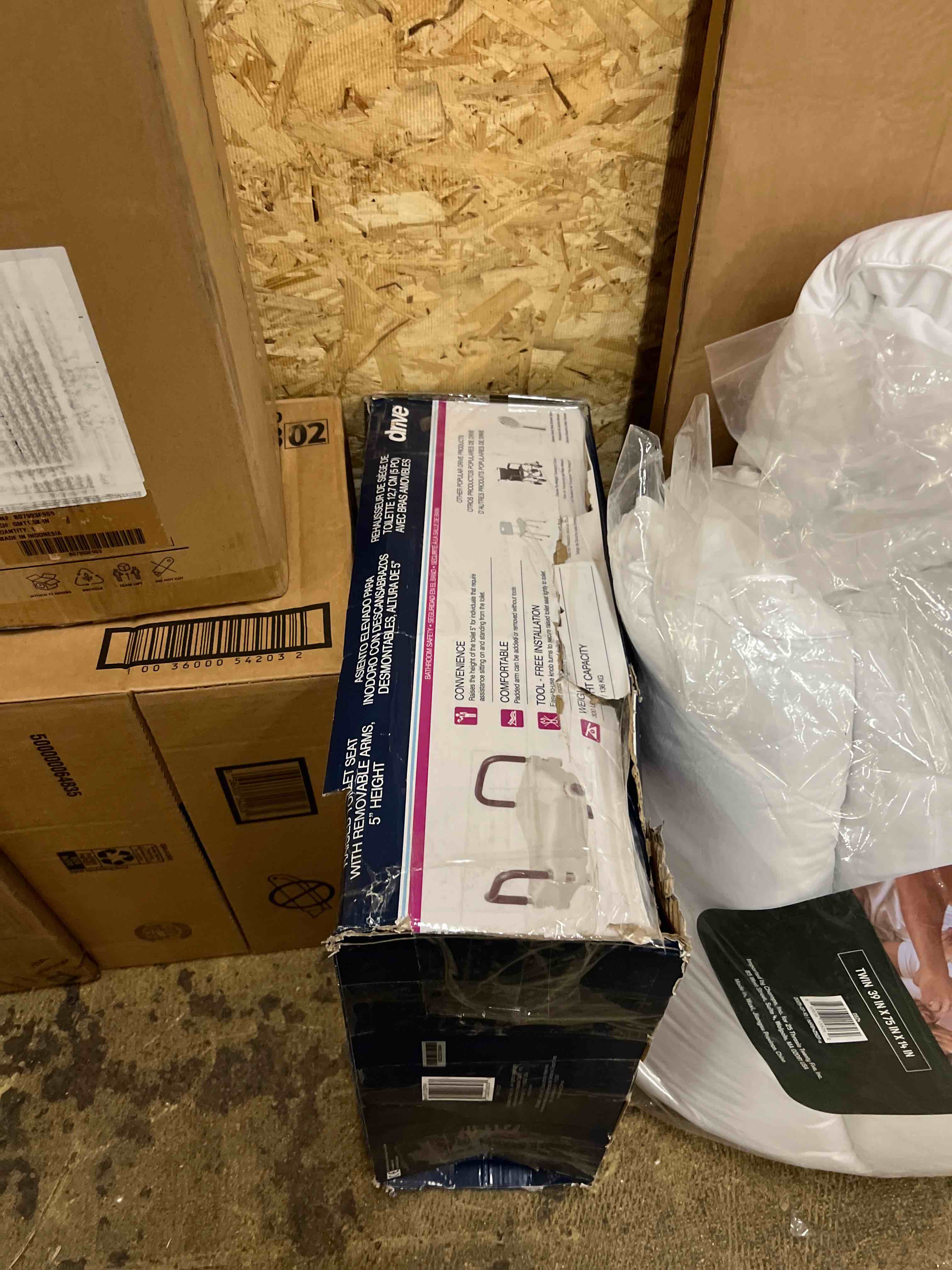 Condition photo showing New/Like New for bath safetyraised toilet seat product description: elev.toilet seat w/ remarms,rtl,1 ea