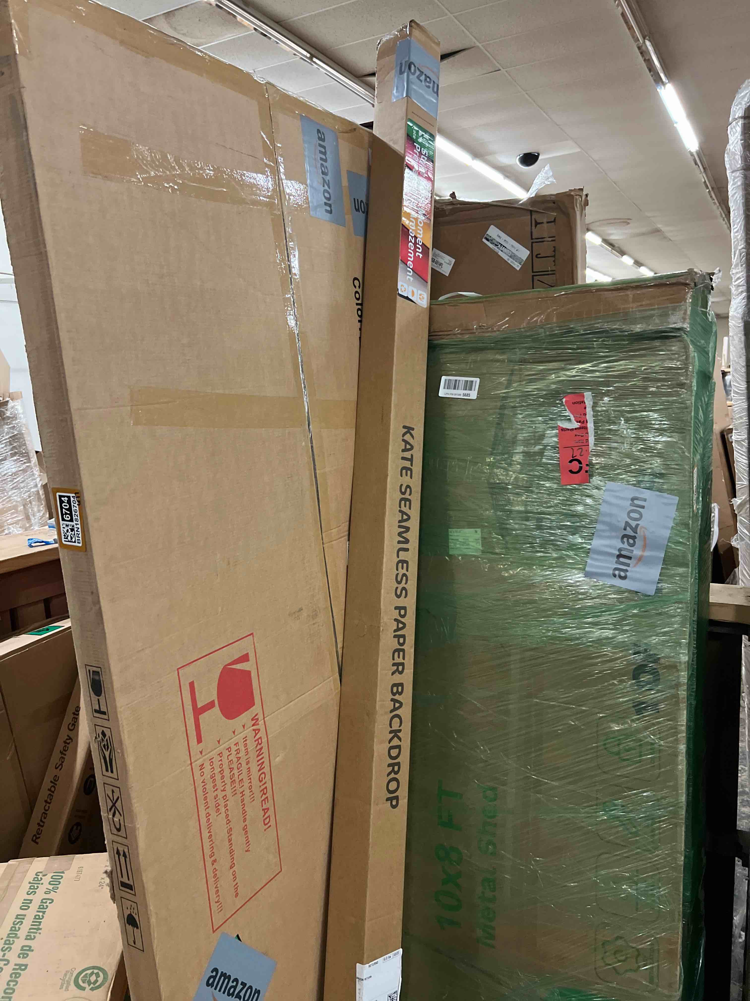 Condition photo showing New/Like New for kate seamless paper backdrop for photography white photo backdrop paper (106.8''x32.8' arctic white) 106.8'' x 32.8' arctic white