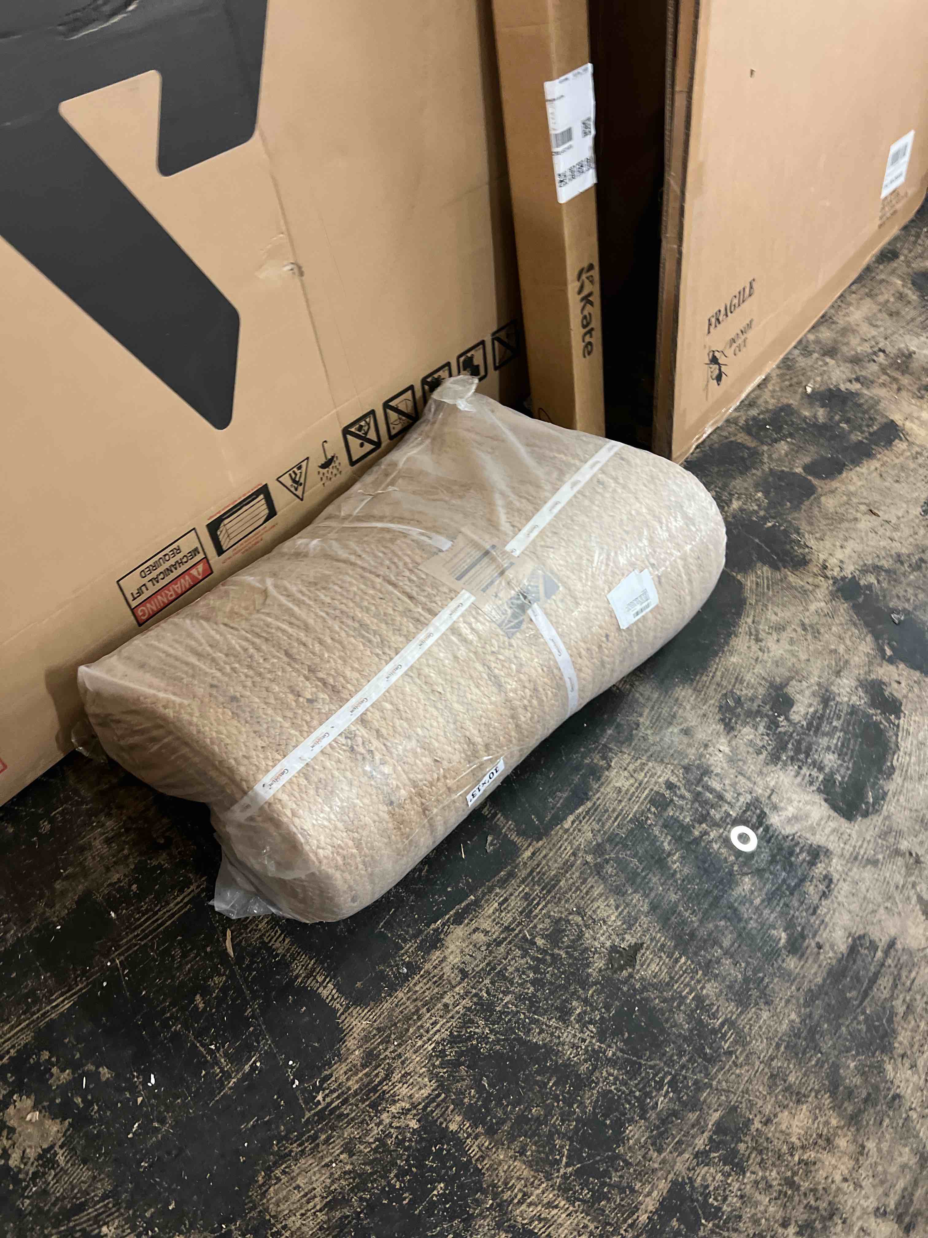 Condition photo showing New/Like New for gruhum jute area rug 10x13 feet natural fiber solid boho braided handwoven soft farmhouse rustic vintage ecofriendly large carpet home décor rugs for living room hallways bedroom enterways 10'x13'ft