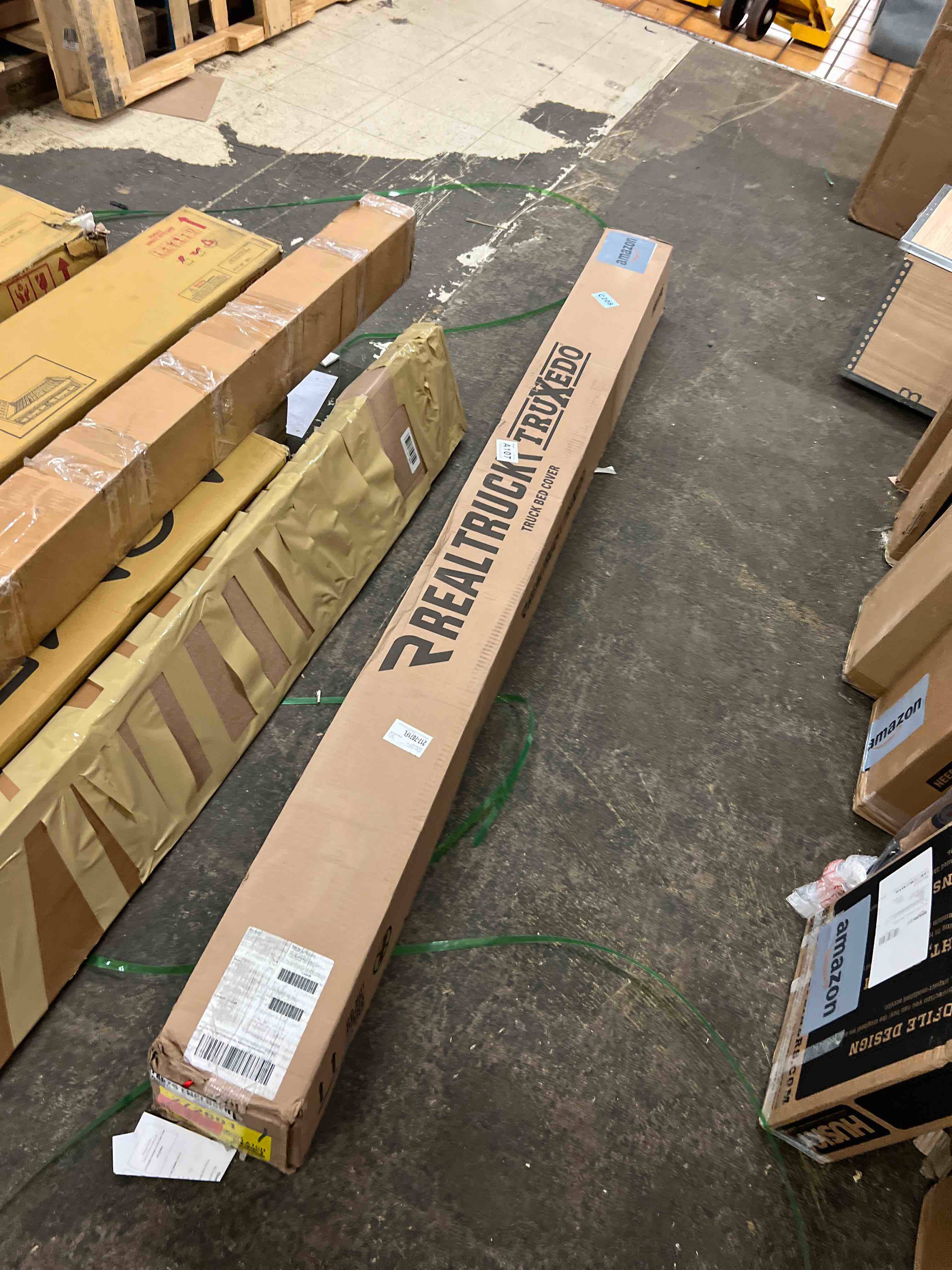 Condition photo showing New/Like New for realtruck truxedo truxport soft roll up truck bed tonneau cover | 272601 | fits 2019-2025 chevy/gmc silverado/sierra, works w/multipro/flex tailgate 6' 7" bed (79.4") truxport 6' 7"