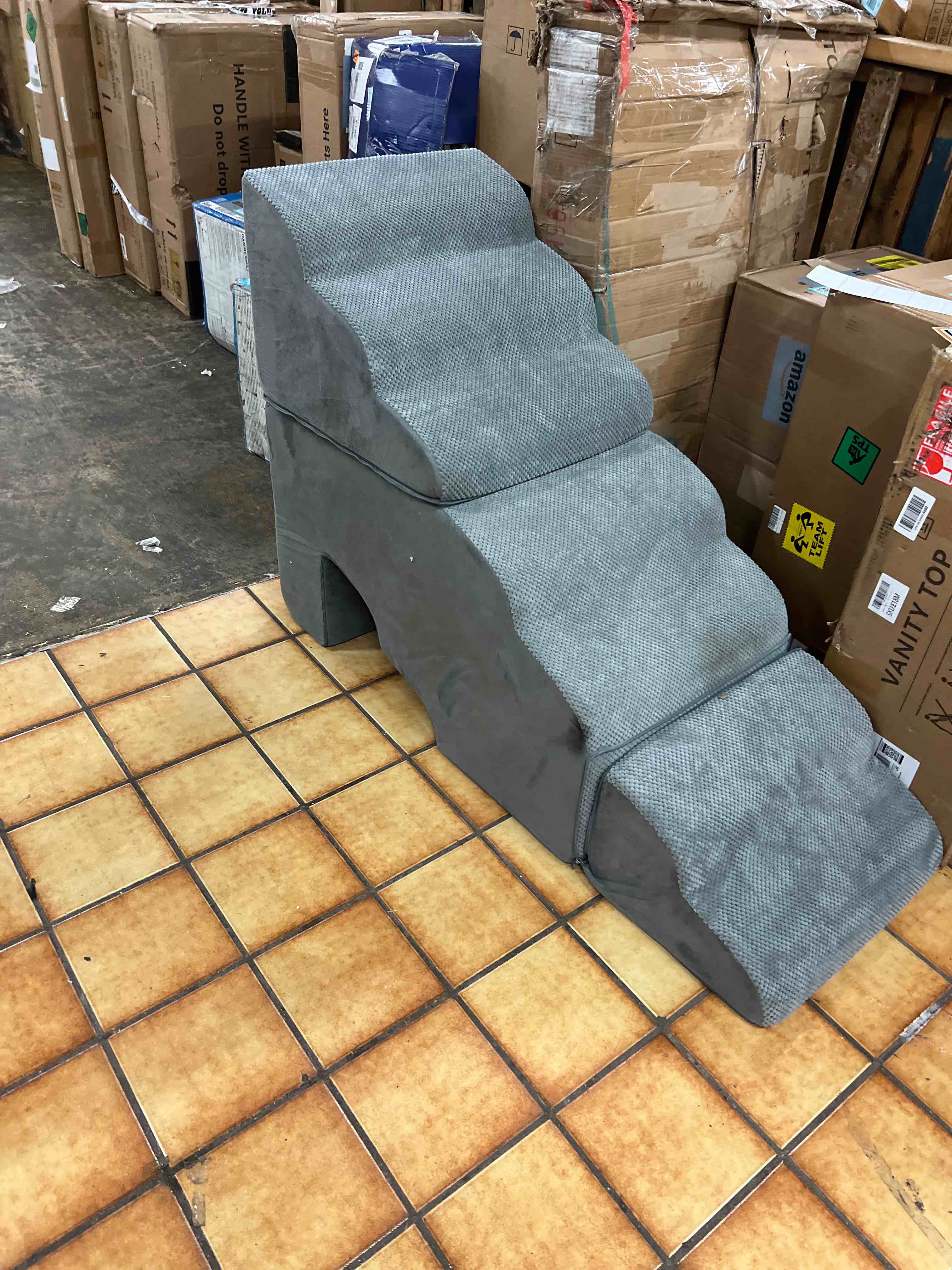 Condition photo showing Good Condition for dogs stairs for small dog, 27.5 inches dog stair for beds, 6 tiers steps for dogs to get on beds, foam pet ramps for small medium large animals