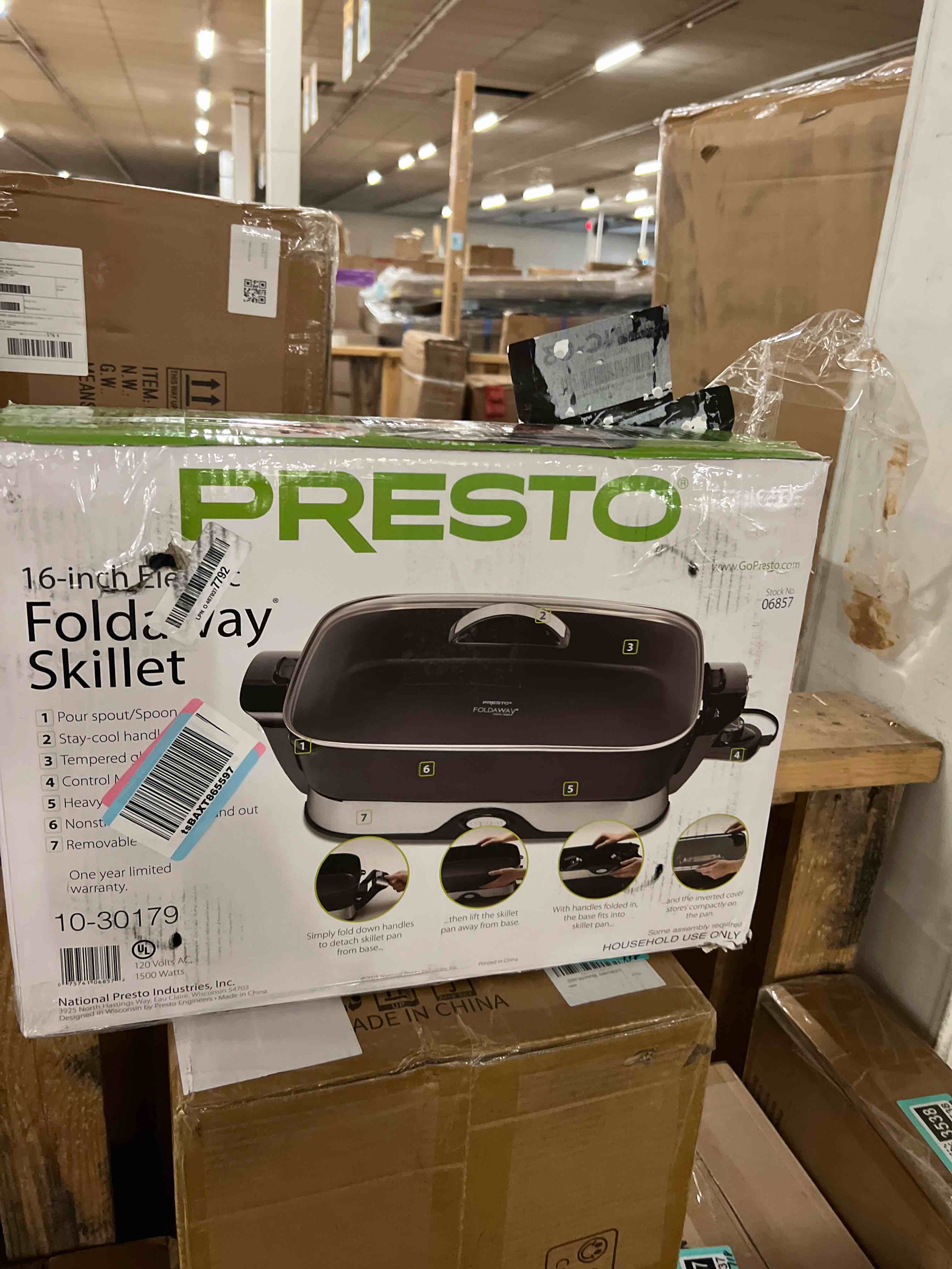 Condition photo showing New/Like New for presto 16  electric foldaway skillet