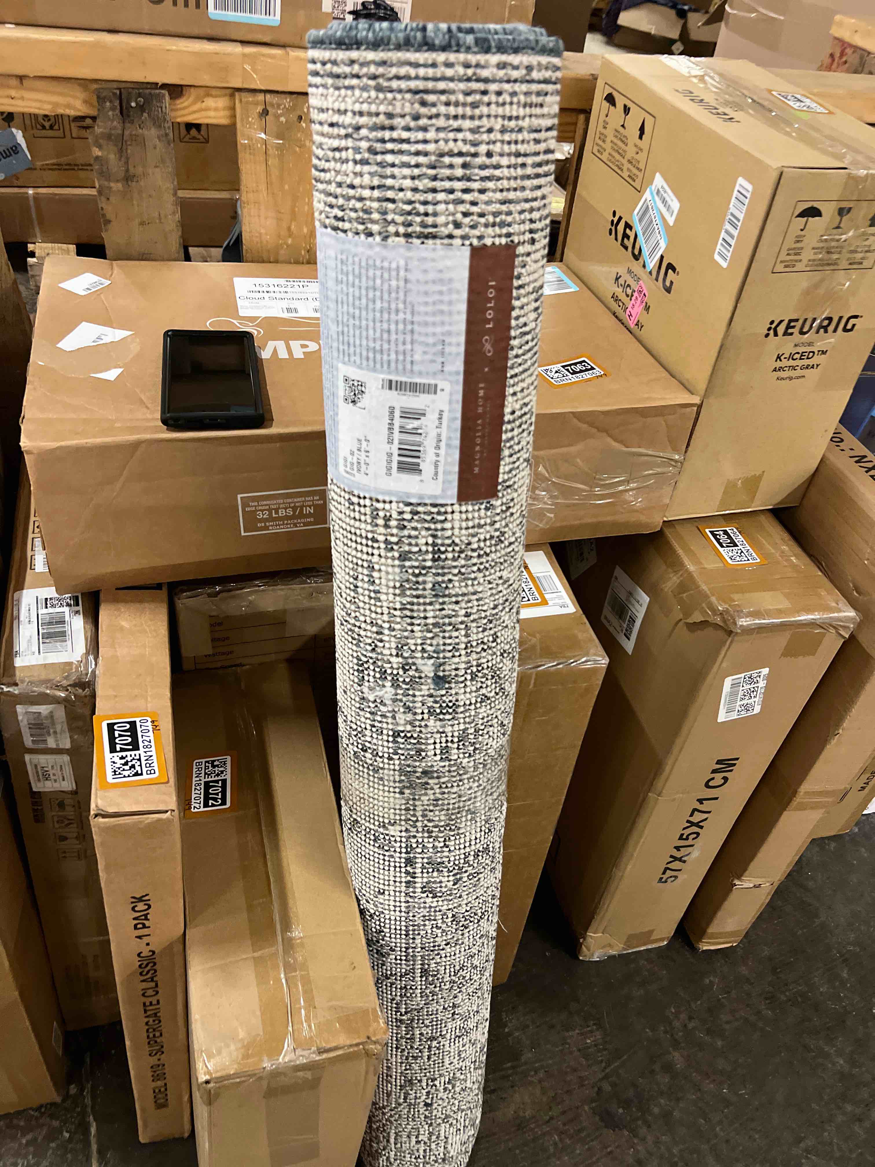 Condition photo showing New/Like New for loloi magnolia home by joanna gaines gigi collection gig-02 ivory/blue 4'-0" x 6'-0" accent rug