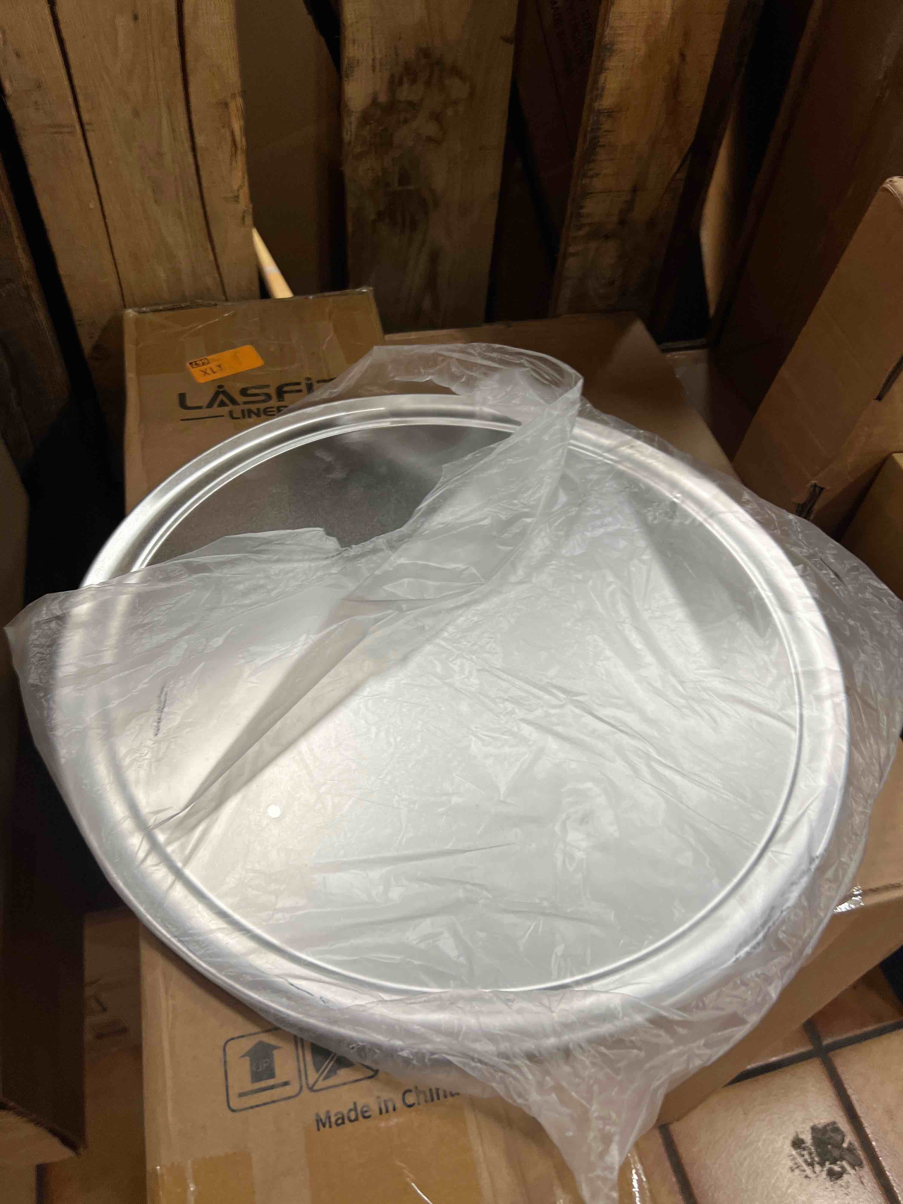 Condition photo showing New/Like New for winco - apzt-16 - 16 in wide rim aluminum pizza pan