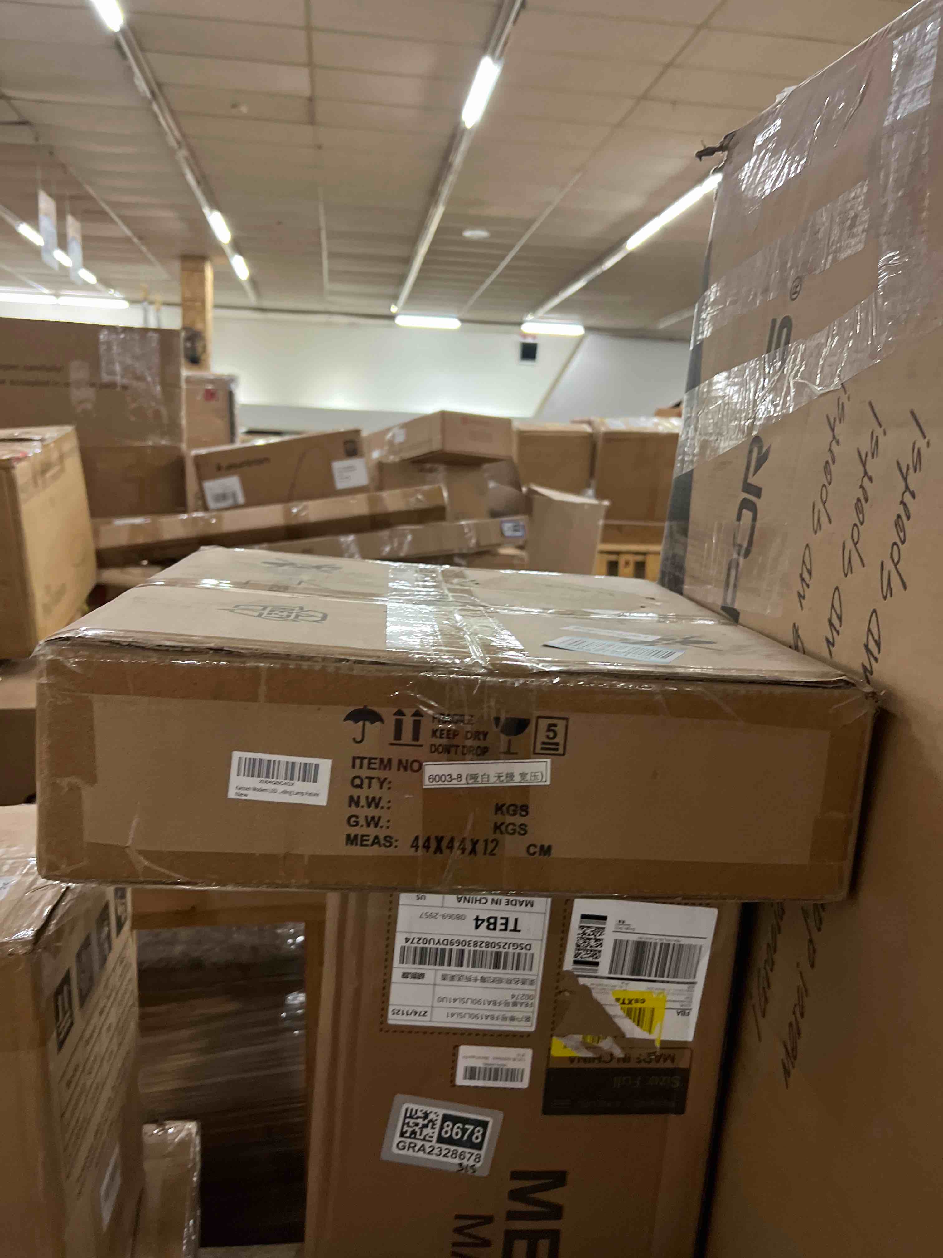 Condition photo showing New/Like New for LED Ceiling Lights Dimmable Flush Mount Chandelier, 8-Ring Modern Acrylic LED Ceiling Lamp Fixture with Remote Control Indoor Low-Profile Lighting for Living Room, Dining Room, Bedroom Kitchen (White) Round White 8 Rings