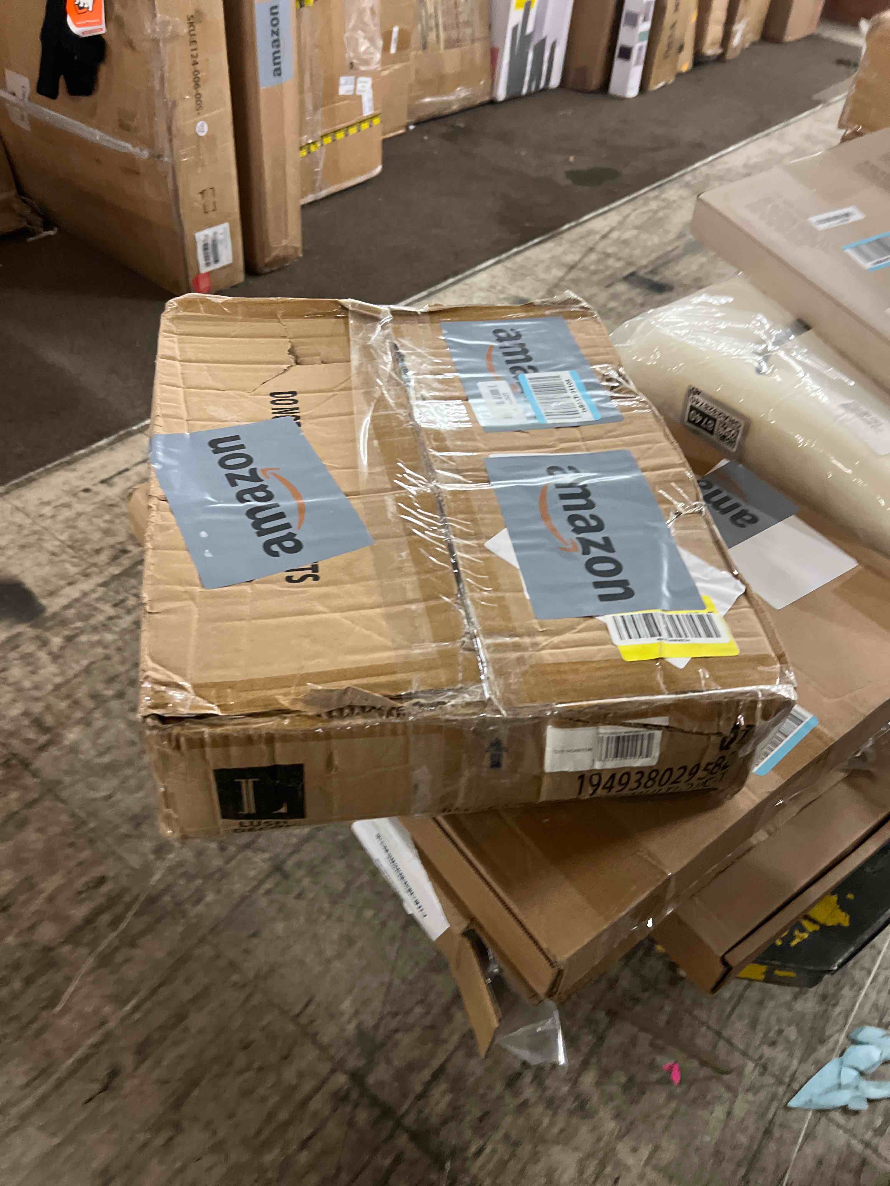 Condition photo showing New/Like New for Lush Decor 2 Piece Quilt Sets  Twin with Pillow Sham