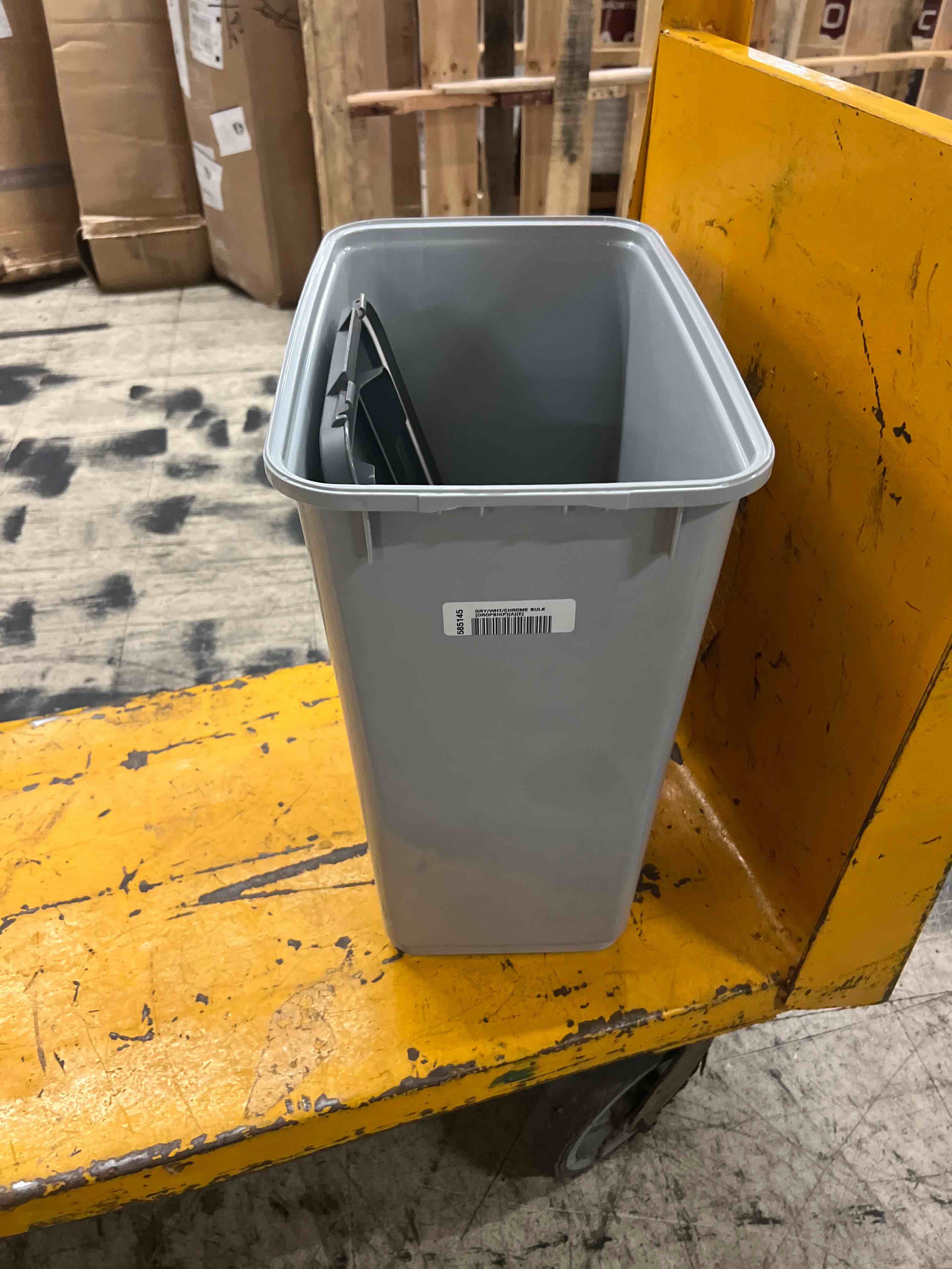 Condition photo showing New/Like New for iris usa dog food storage container with wheels, airtight lid, 2-cup scoop, up to 40 pounds pet food storage, built in scoop storage in lid, versatile pet food bin, portable, bpa free, gray/dark gray 40 lbs gray/dark gray