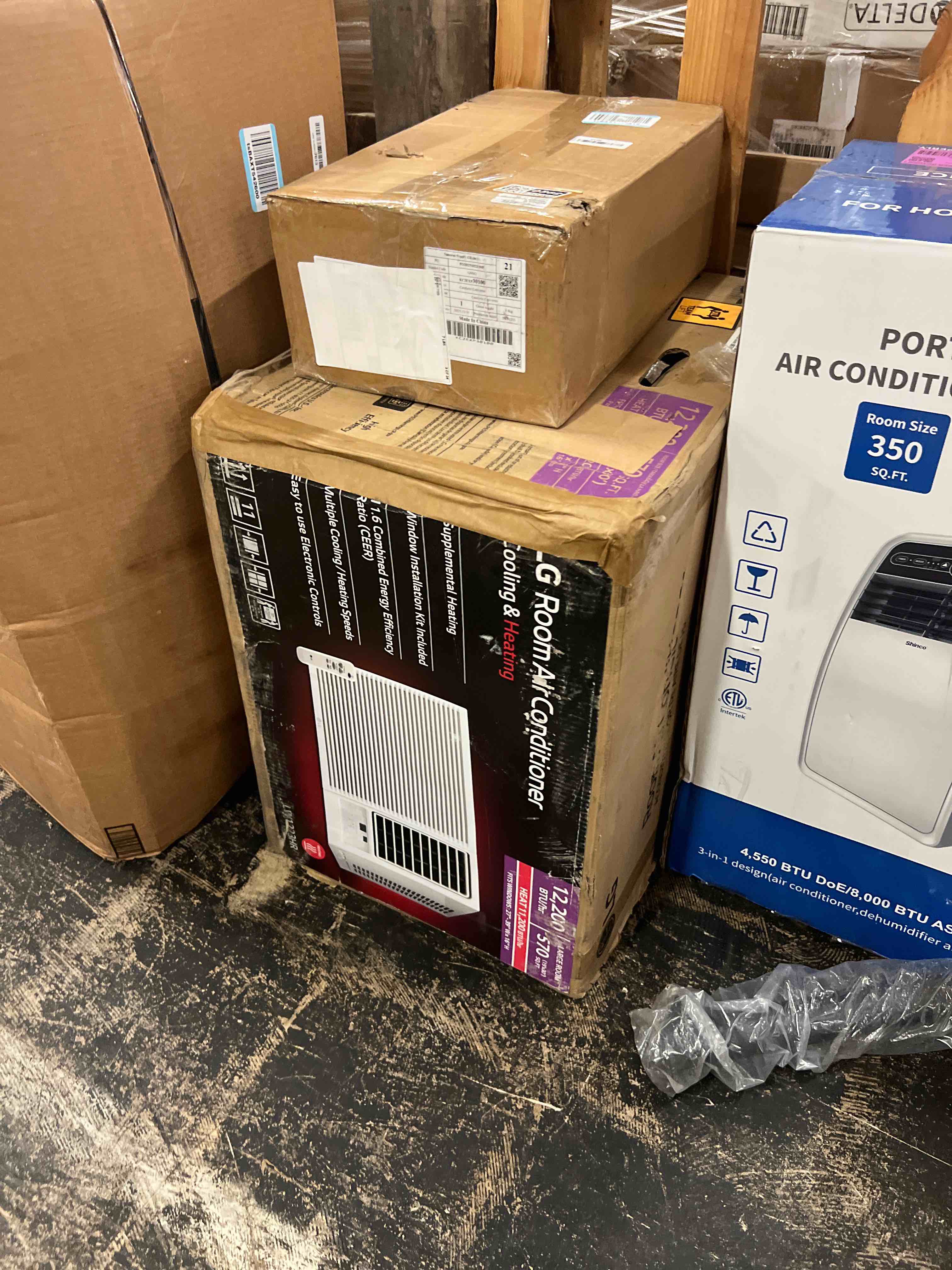 Condition photo showing New/Like New for lg 12,200 btu window air conditioner with supplemental heat, 230/208v, cools 570 sq.ft. (19' x 30' room size), electronic controls with remote, 2 cooling, heating & fan speeds, slide in-out chassis bright white 12000 btu electronic 230v