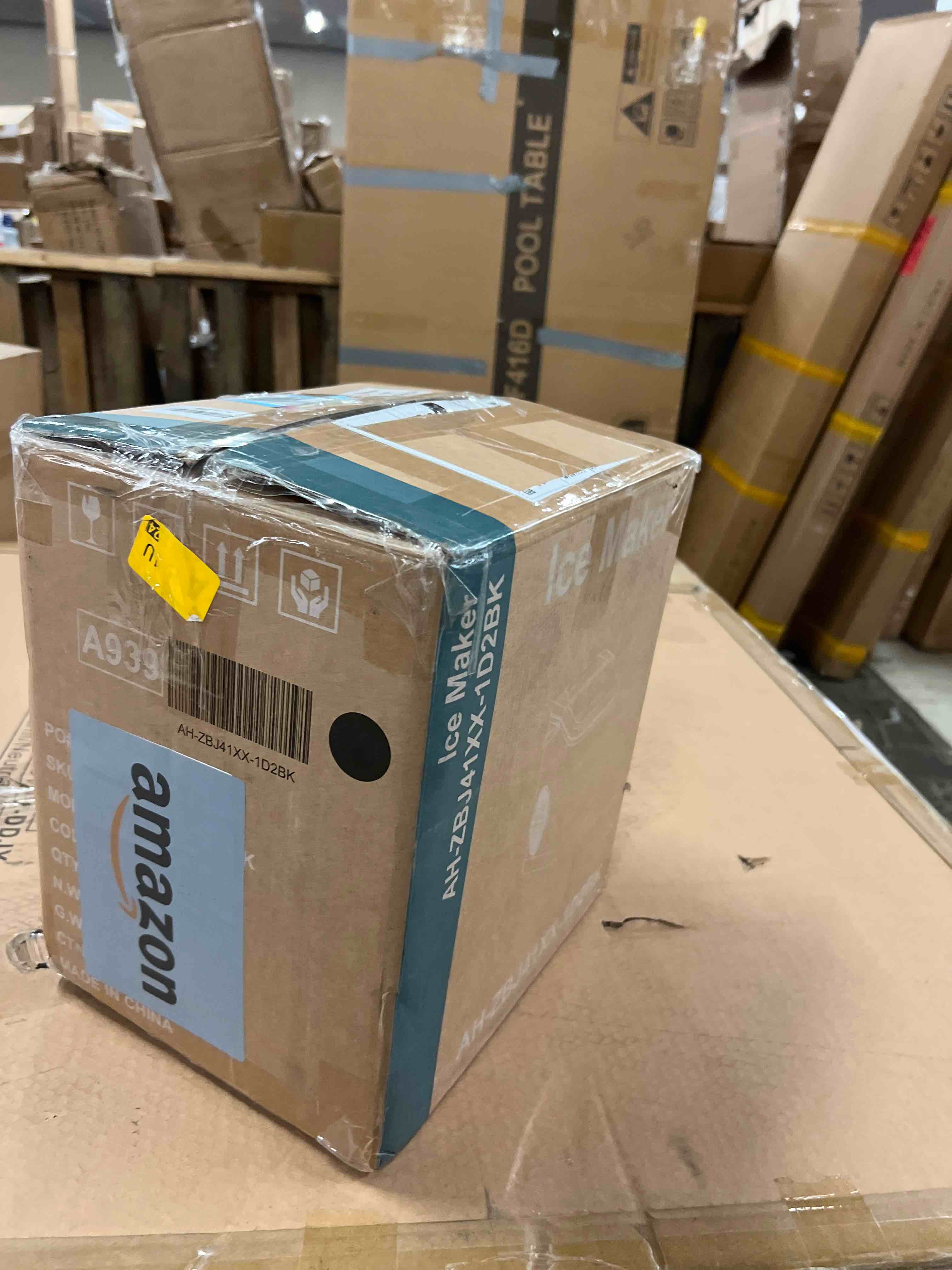 Condition photo showing New/Like New for newbulig ice maker, countertop ice machine with handle, 9 bullet cubes in 6~8 mins, 26lbs daily, self-cleaning with basket and scoop for home/kitchen/camping/rv