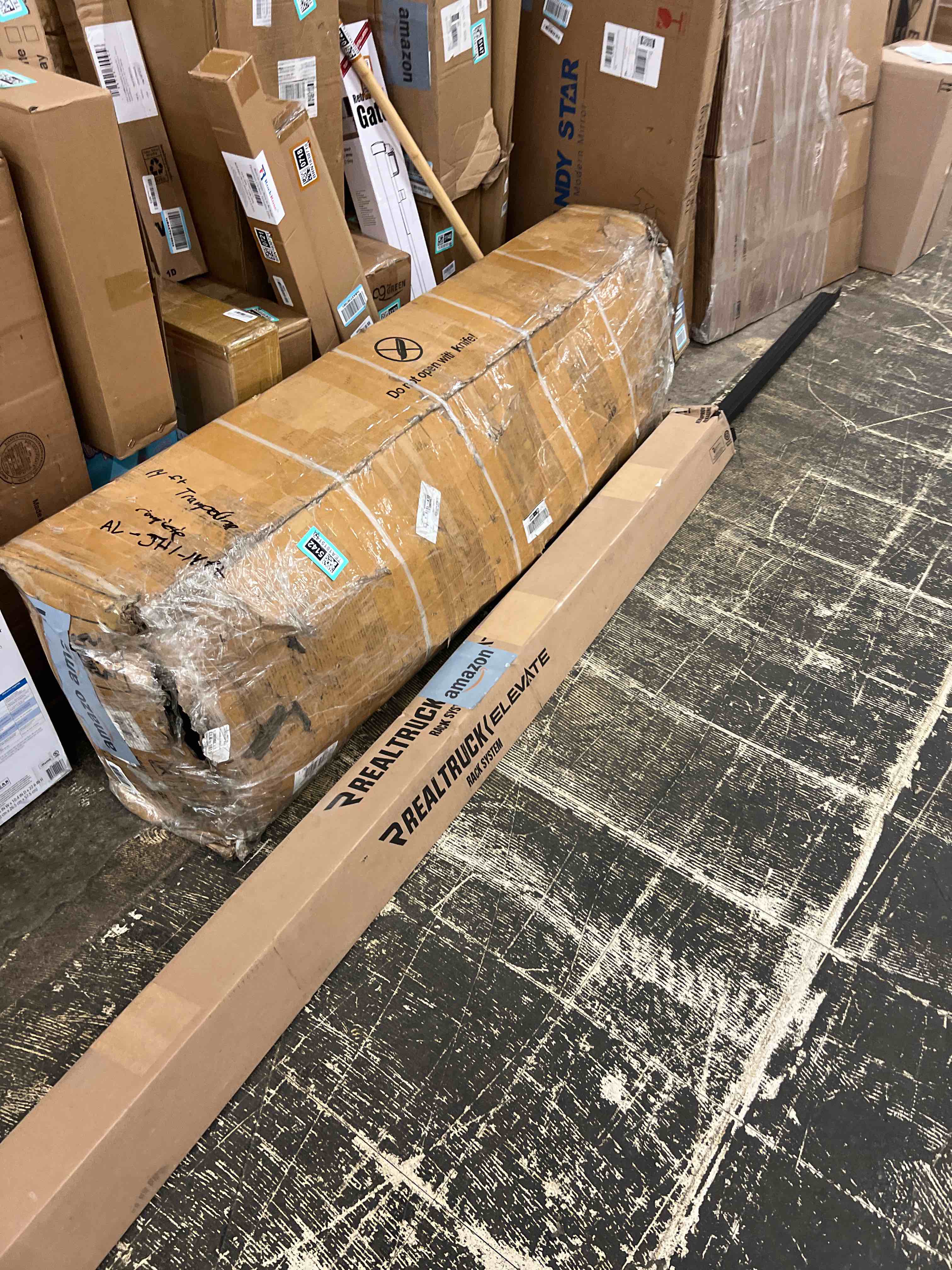 Condition photo showing New/Like New for realtruck truxedo elevate ts rails | 1118360 | fits 7'10"+ bed - long beds (94" rail length) | rails & cleats only