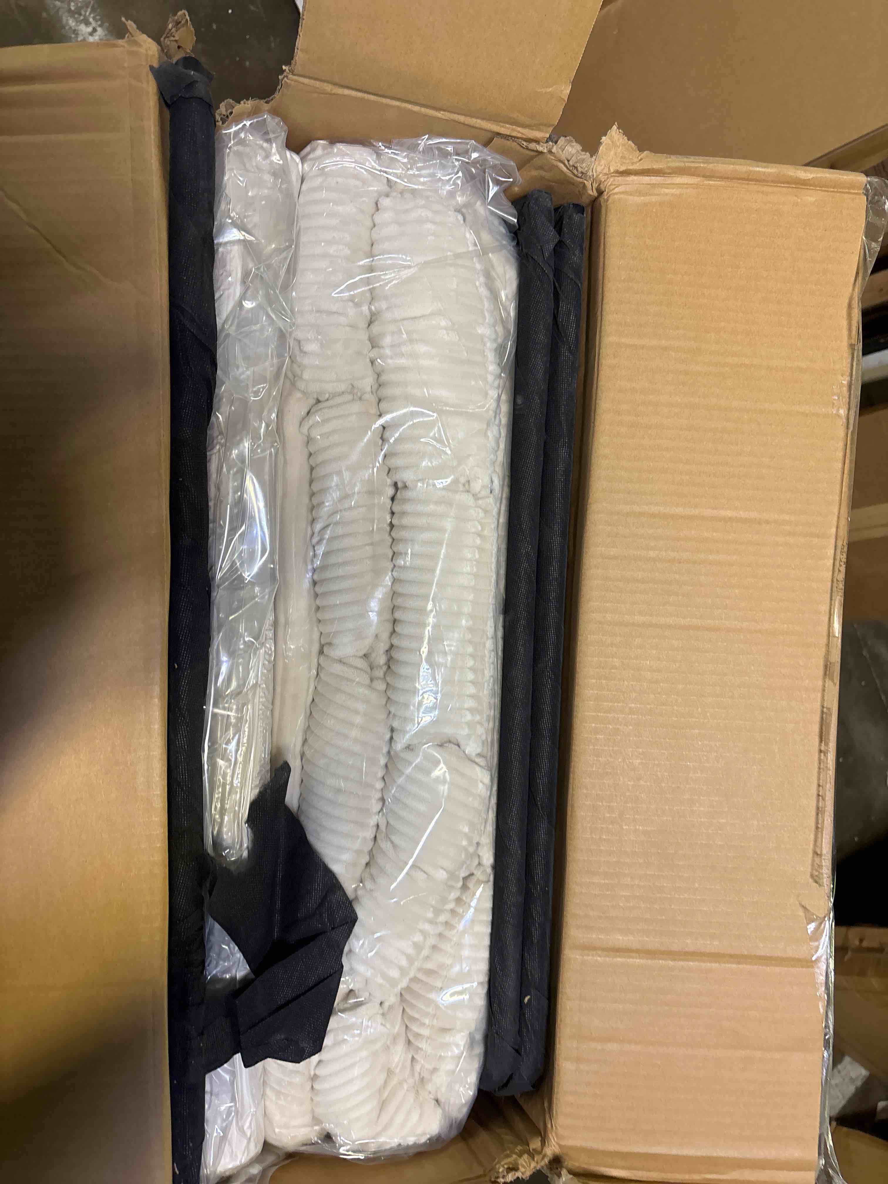 https://s3.amazonaws.com/lotting-images-prod/phillipi/BRN1912057_1752183430291.jpeg