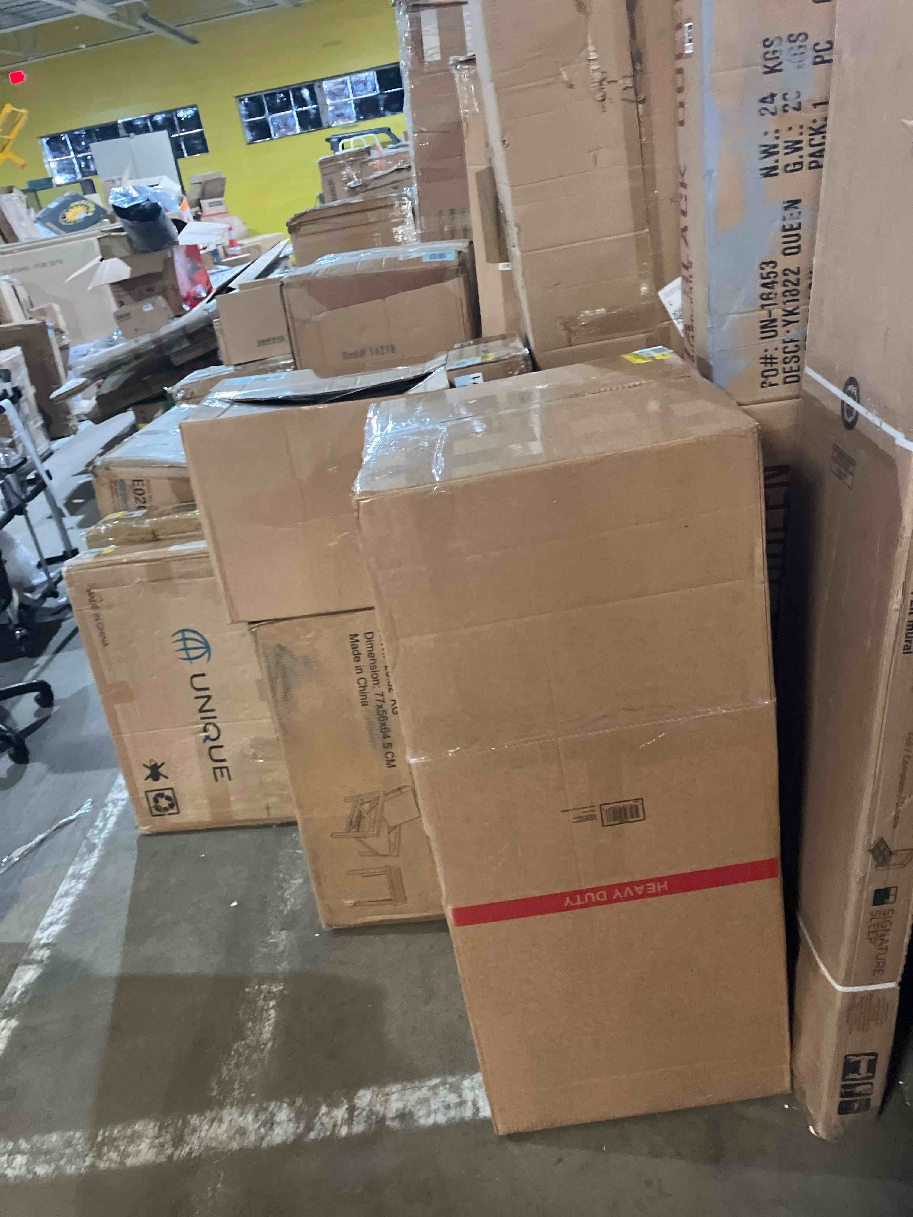 https://s3.amazonaws.com/lotting-images-prod/phillipi/BRN1912685_1752606173402.jpeg