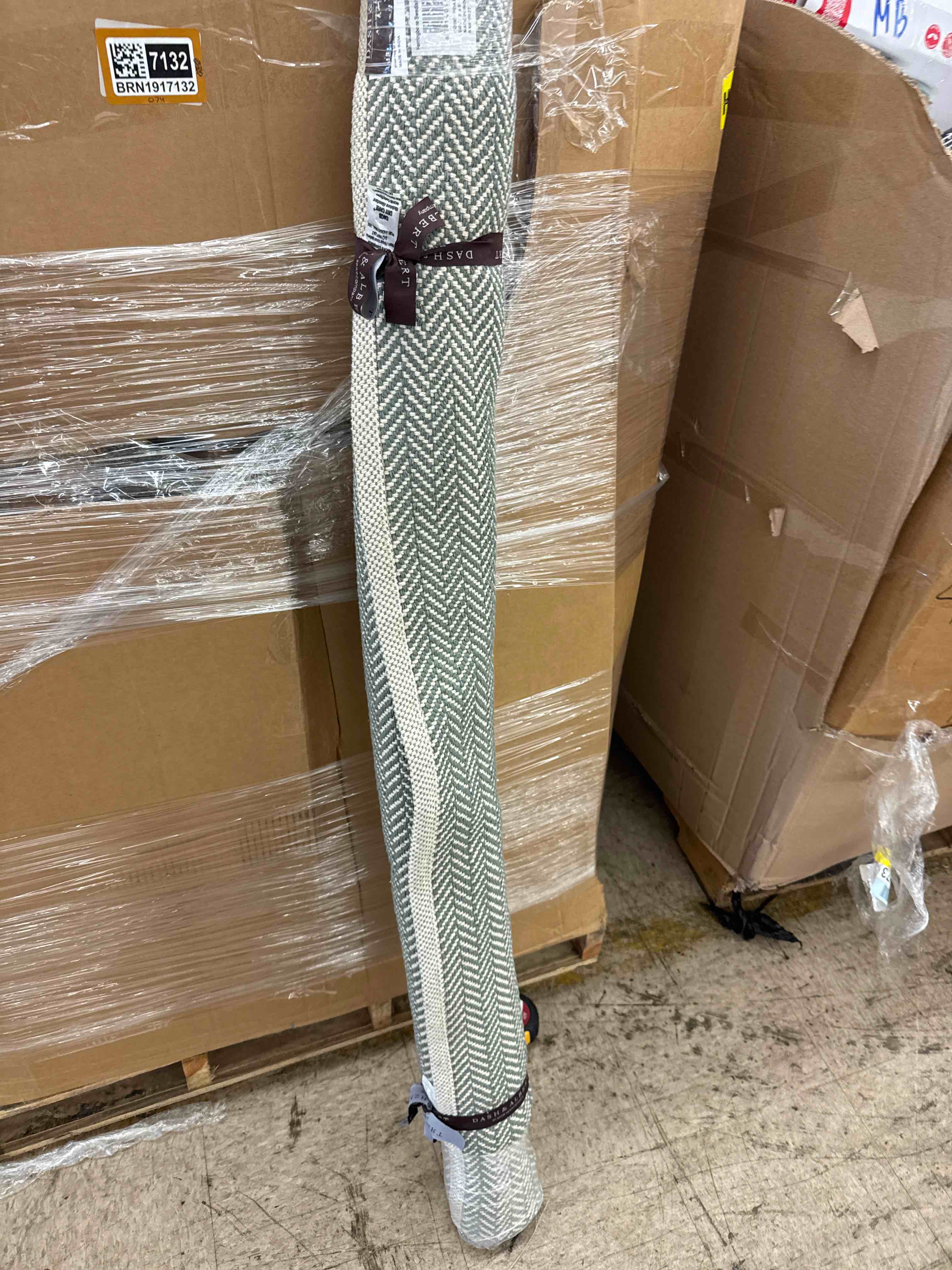 https://s3.amazonaws.com/lotting-images-prod/phillipi/BRN1917350_1751915284259.jpeg