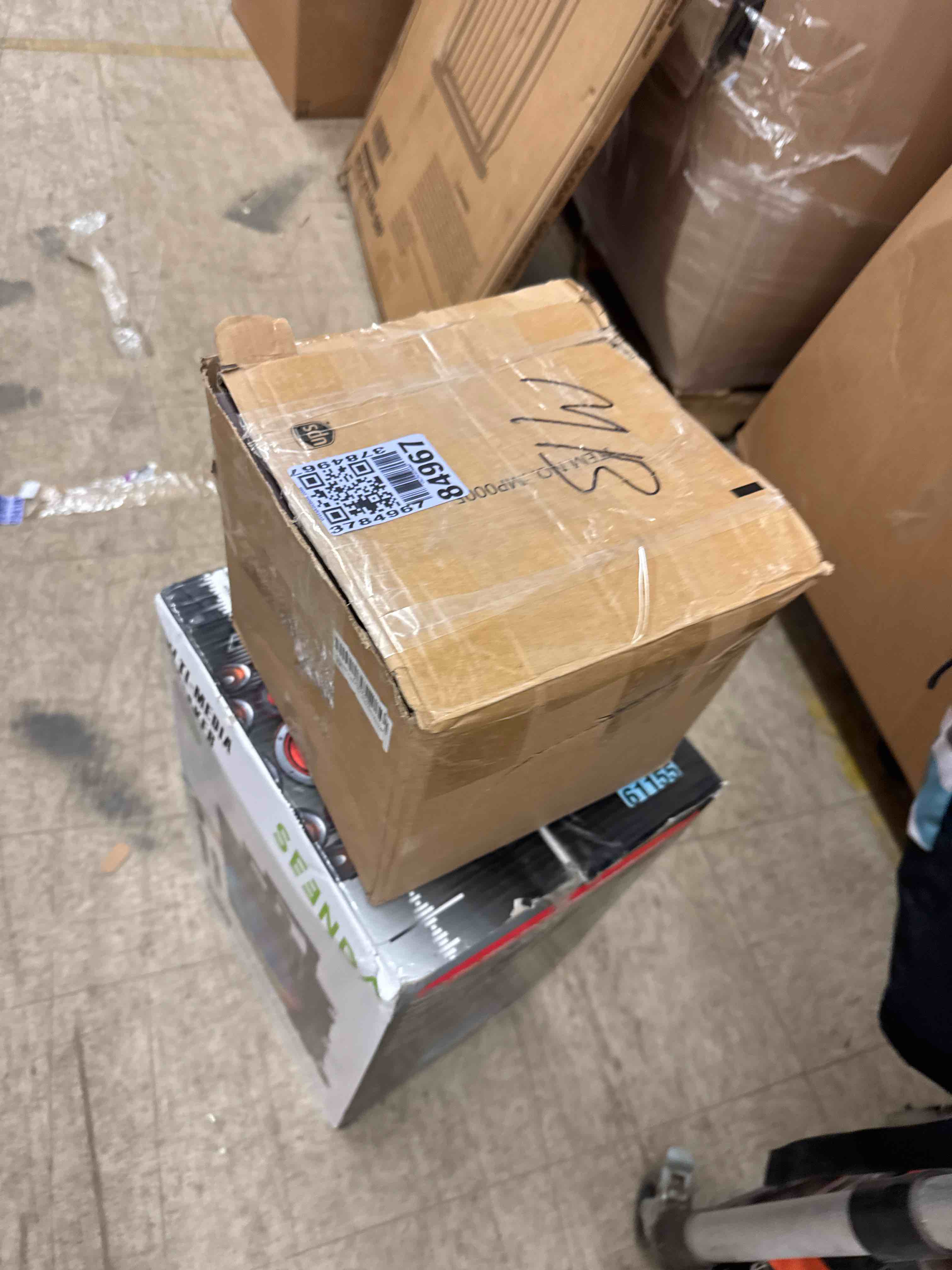 https://s3.amazonaws.com/lotting-images-prod/phillipi/BRN1918012_1745349530433.jpeg